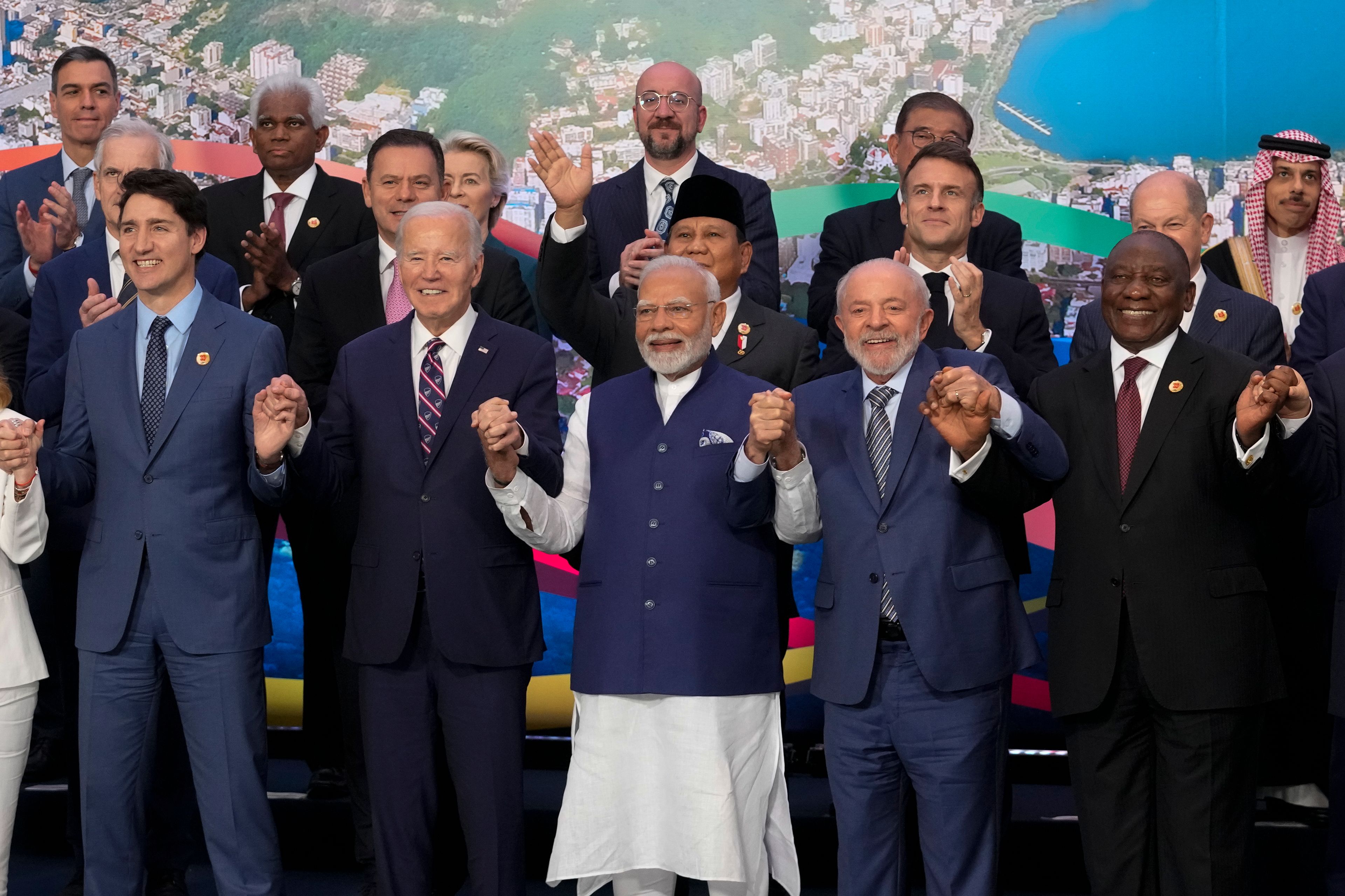 World leaders attending the G20 Summit pose for a group photo in Rio de Janeiro, Tuesday, Nov. 19, 2024. (AP Photo/Eraldo Peres)