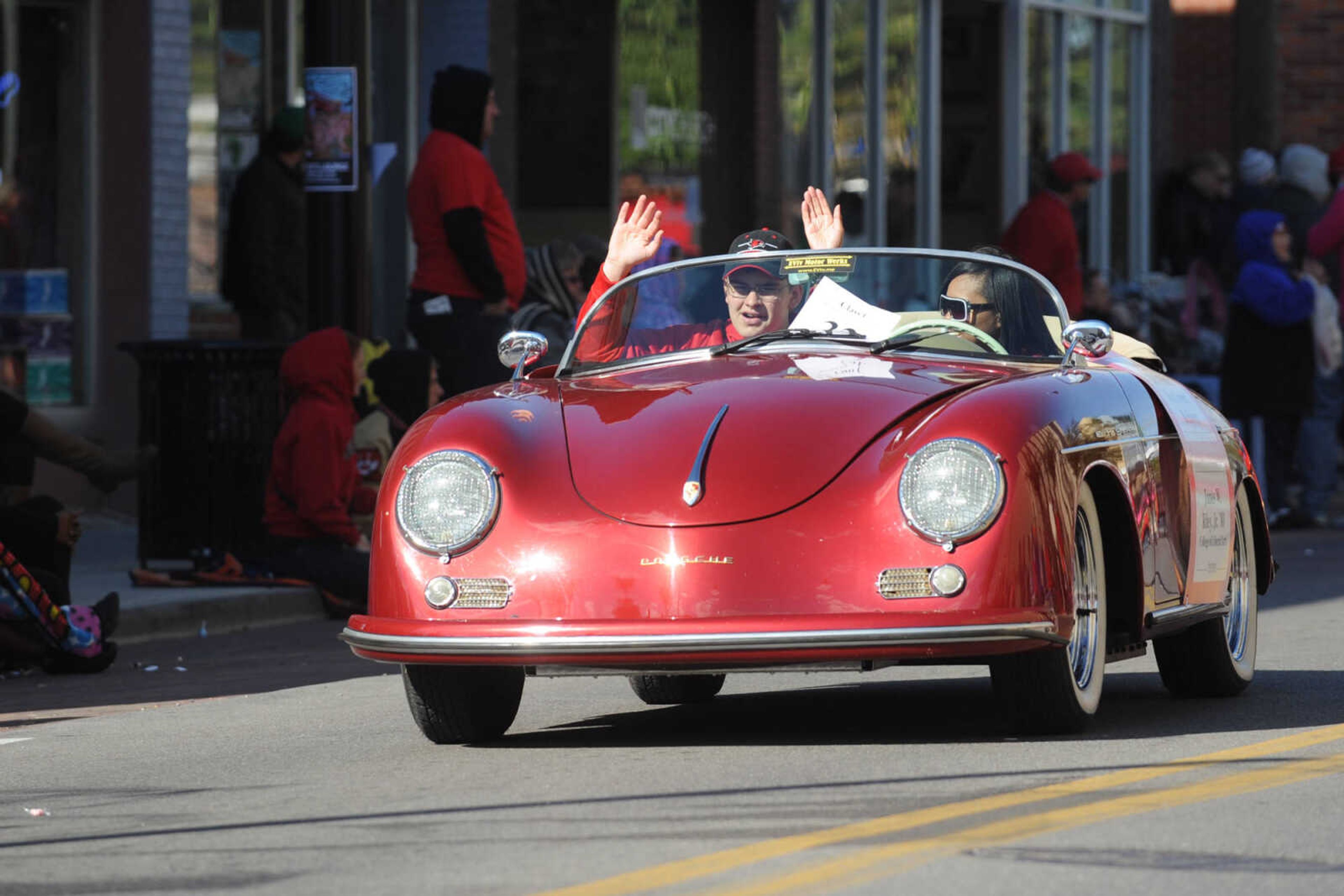 GLENN LANDBERG ~ glandberg@semissourian.com

The Southeast Missouri State University homecoming parade moves down Broadway St. in Cape Girardeau Saturday Morning, Oct. 4, 2014.