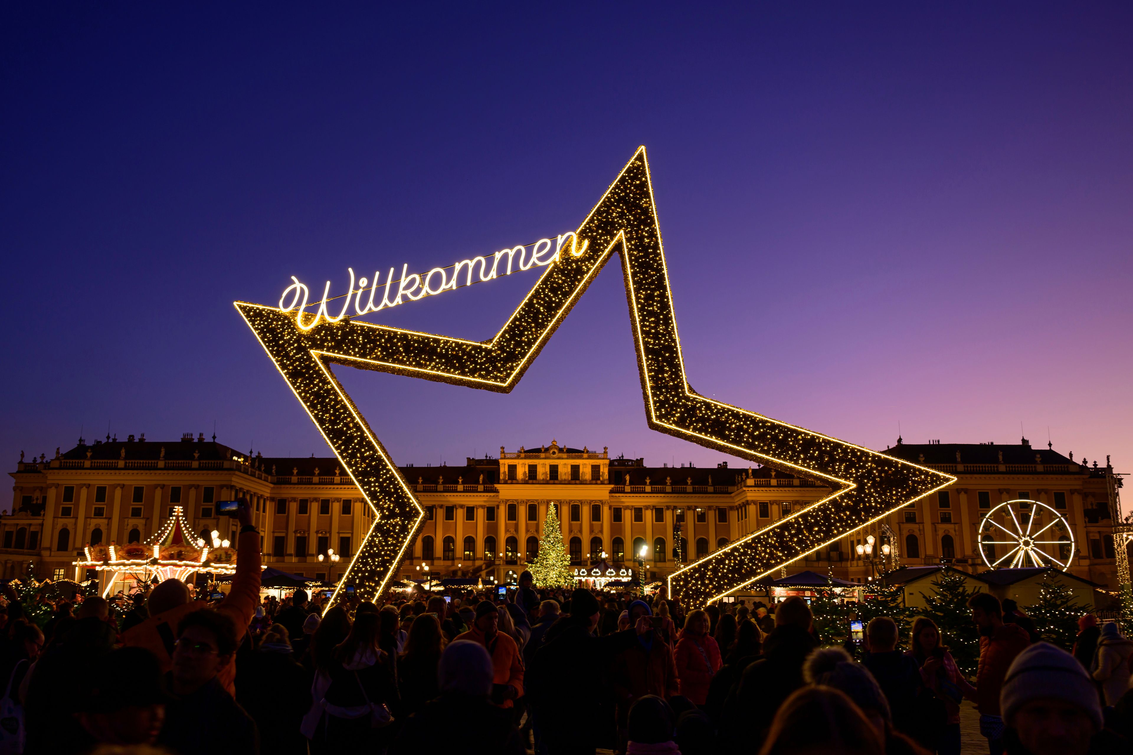 People crowd the Christmas market in front of Schoenbrunn castle in Vienna, Austria, Saturday, Nov. 16, 2024. (AP Photo/Christian Bruna)