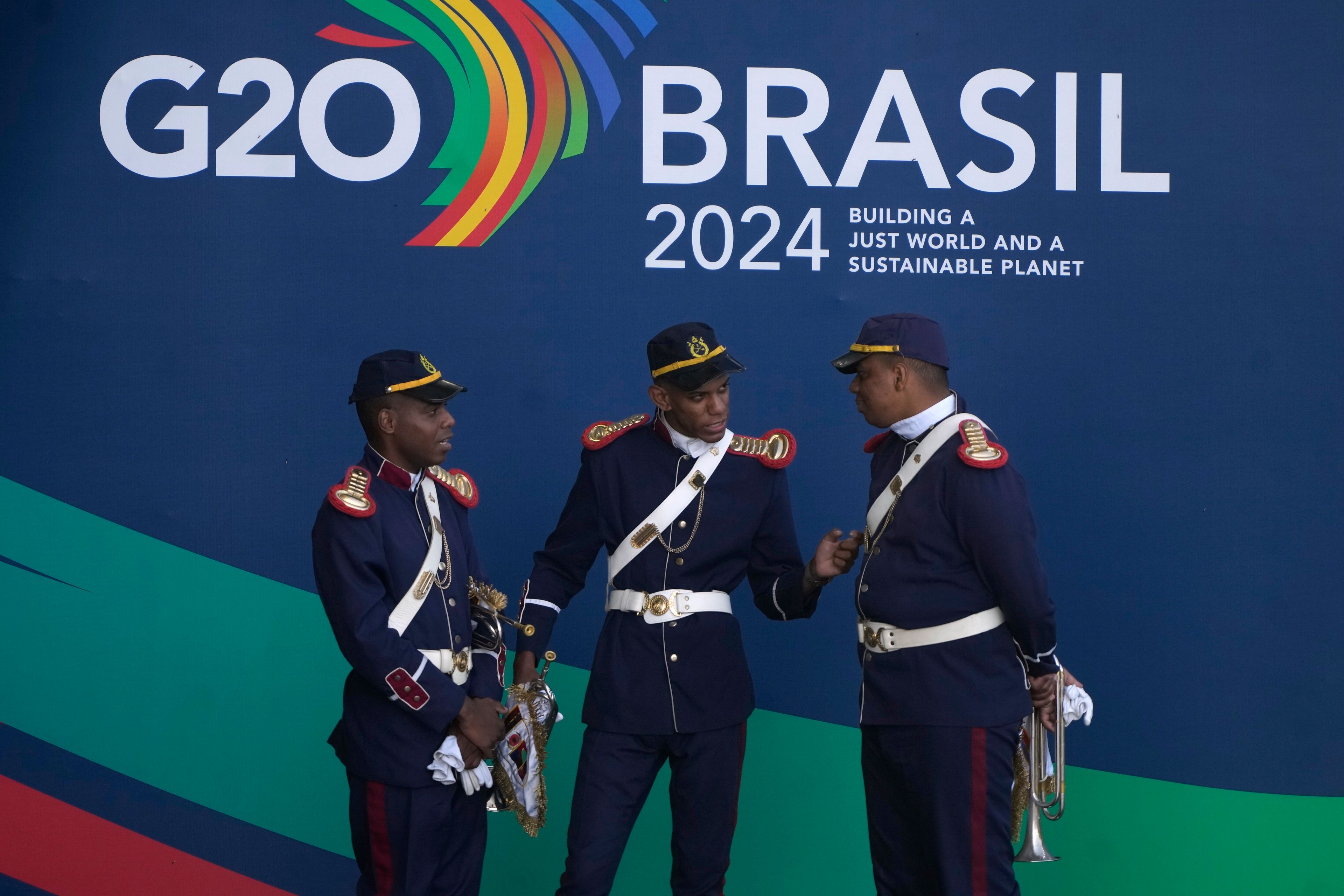 Brazilian honor guard wait for the start of a welcoming ceremony prior to the G20 Summit in Rio de Janeiro, Monday, Nov. 18, 2024. (AP Photo/Eraldo Peres)