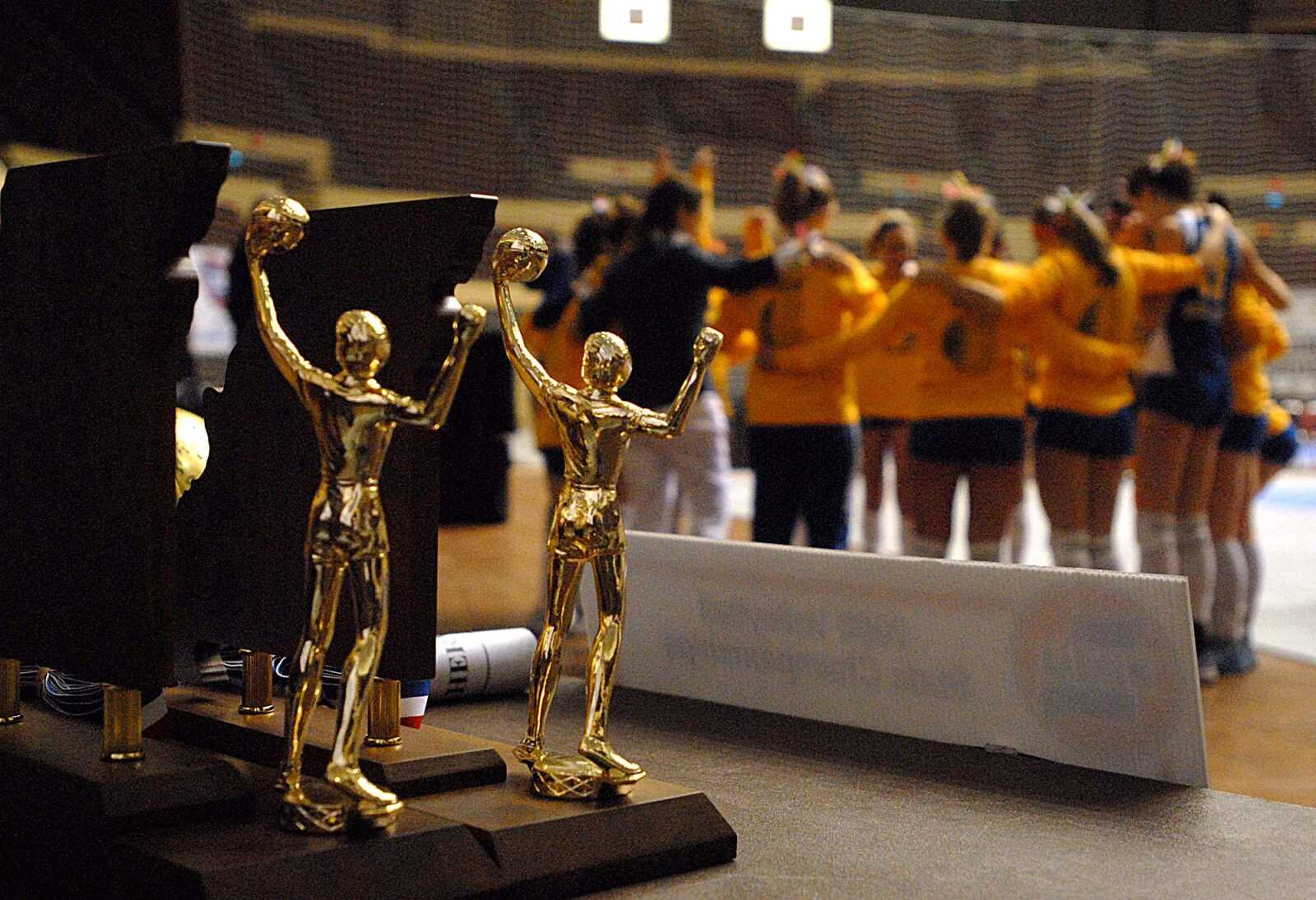 AARON EISENHAUER ~ aeisenhauer@semissourian.com
The first and second place trophies set on a table as Scott City prepares in a huddle.