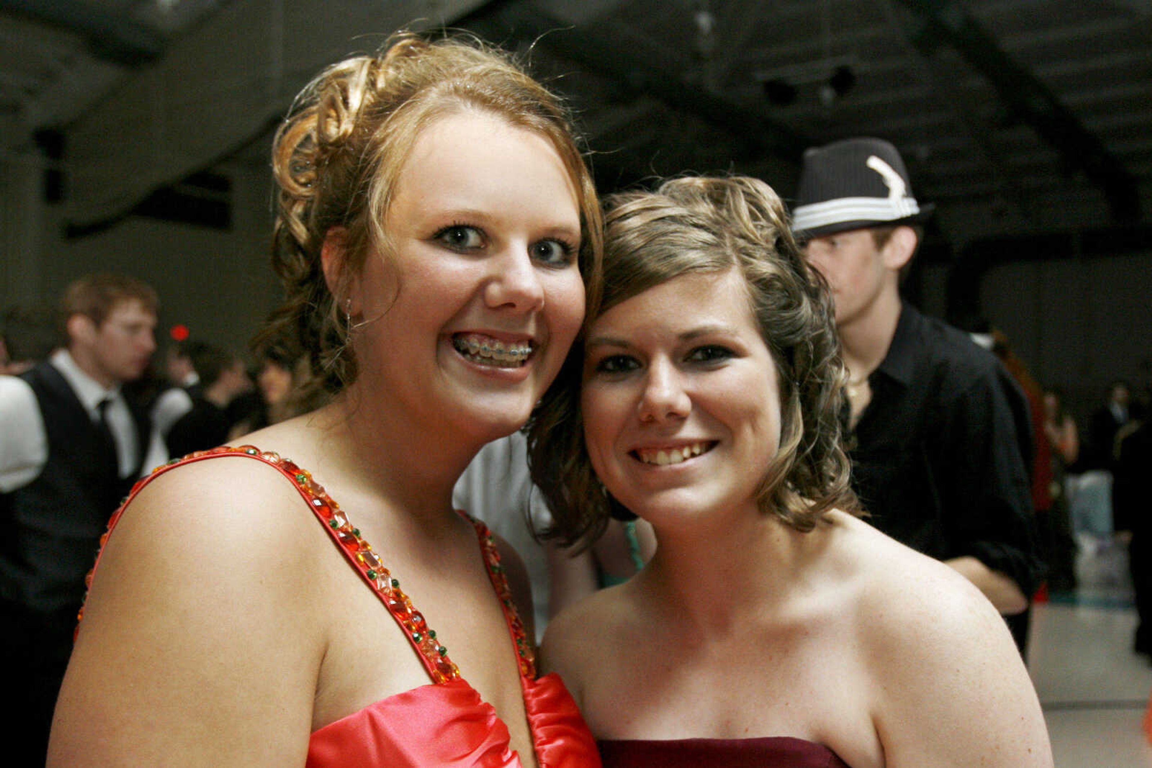 ELIZABETH DODD ~ edodd@semissourian.com
Photos from the 2009 Jackson High School Prom May 9 at the Osage Center.