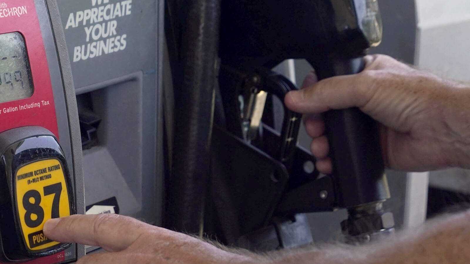 Gas prices still heading upward in U.S., down in Missouri
