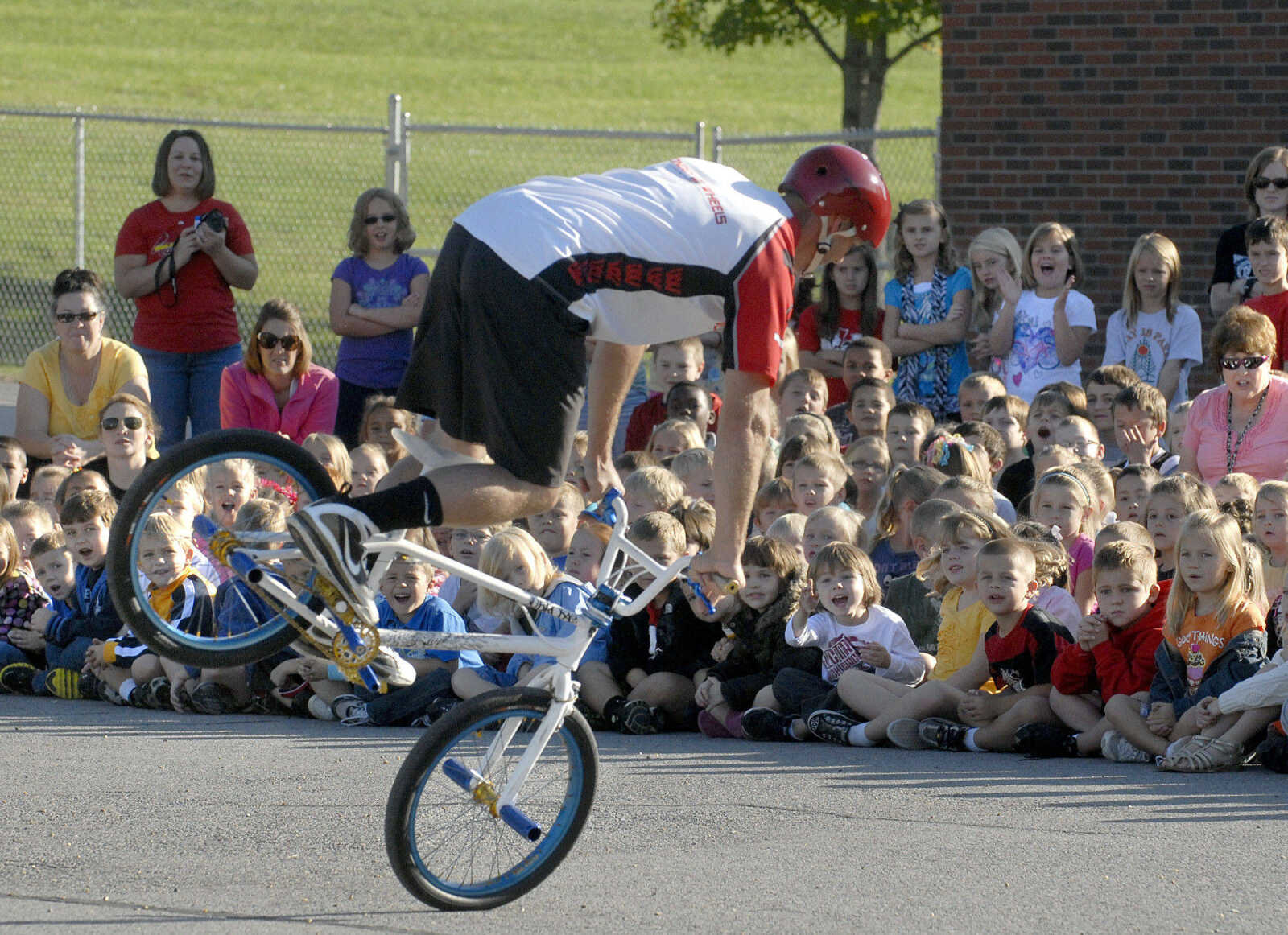 洋書 BMX Tricks Games and Competitions mqdefault.jpg