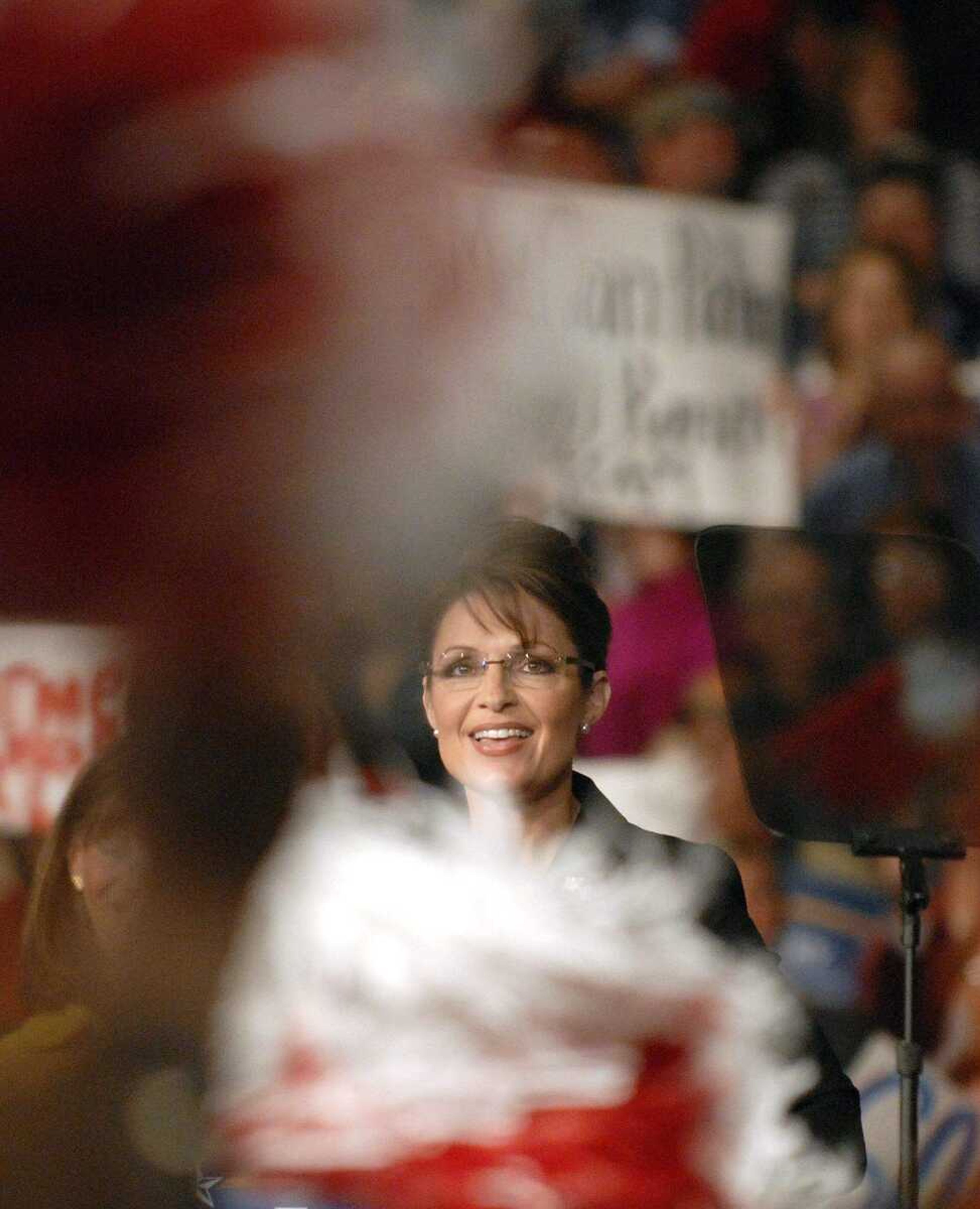 ELIZABETH DODD ~ edodd@semissourian.com
Gov. Sarah Palin energizes the crowd during her speech.