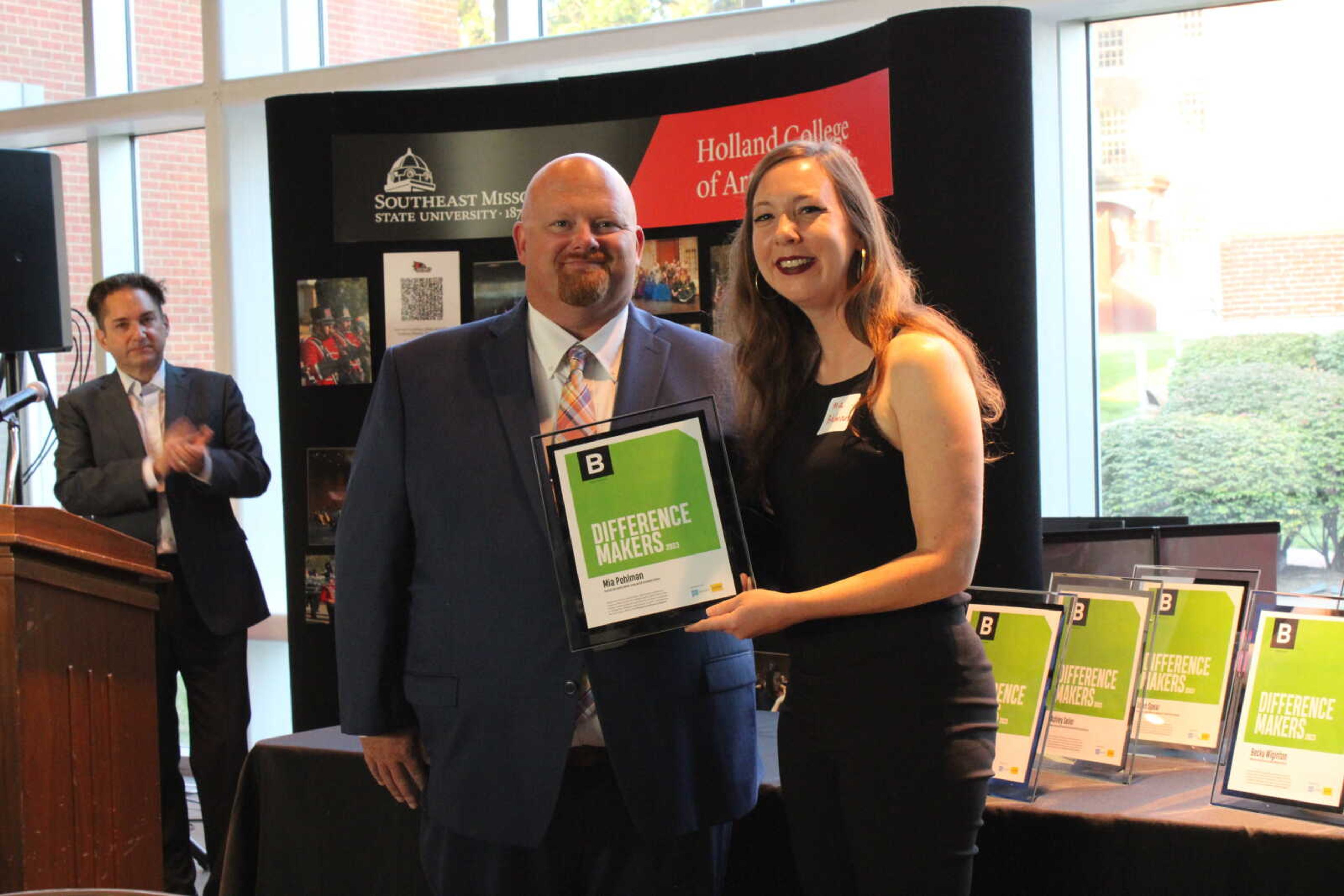 &nbsp;Cape Girardeau MRV Banks market president Robbie Guard hands Difference Maker Mia Pohlman her award.&nbsp;