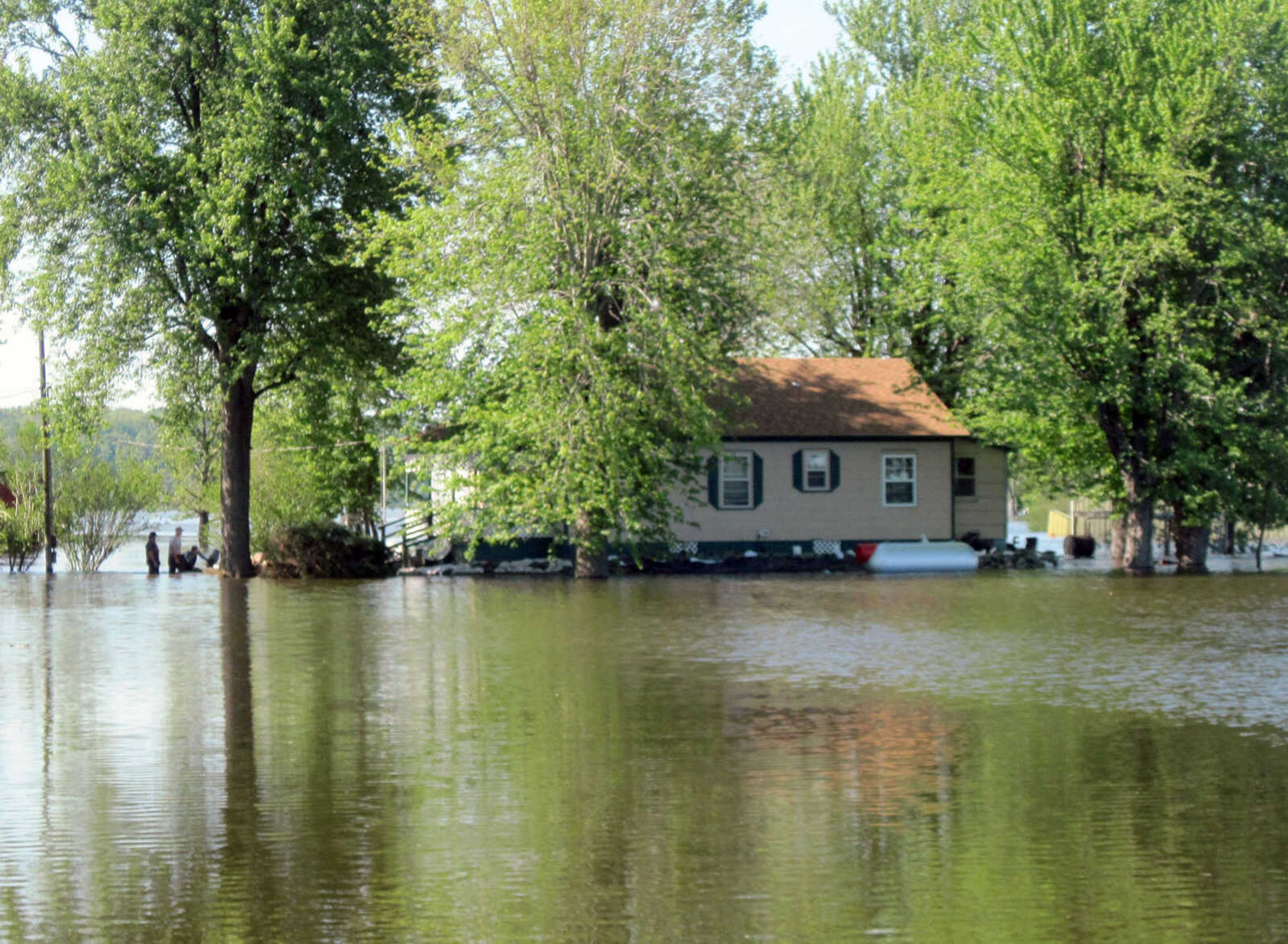 M.D. KITTLE ~ mkittle@semissourian.com
Flooding in Olive Branch, Ill. on Friday, April 29, 2011.