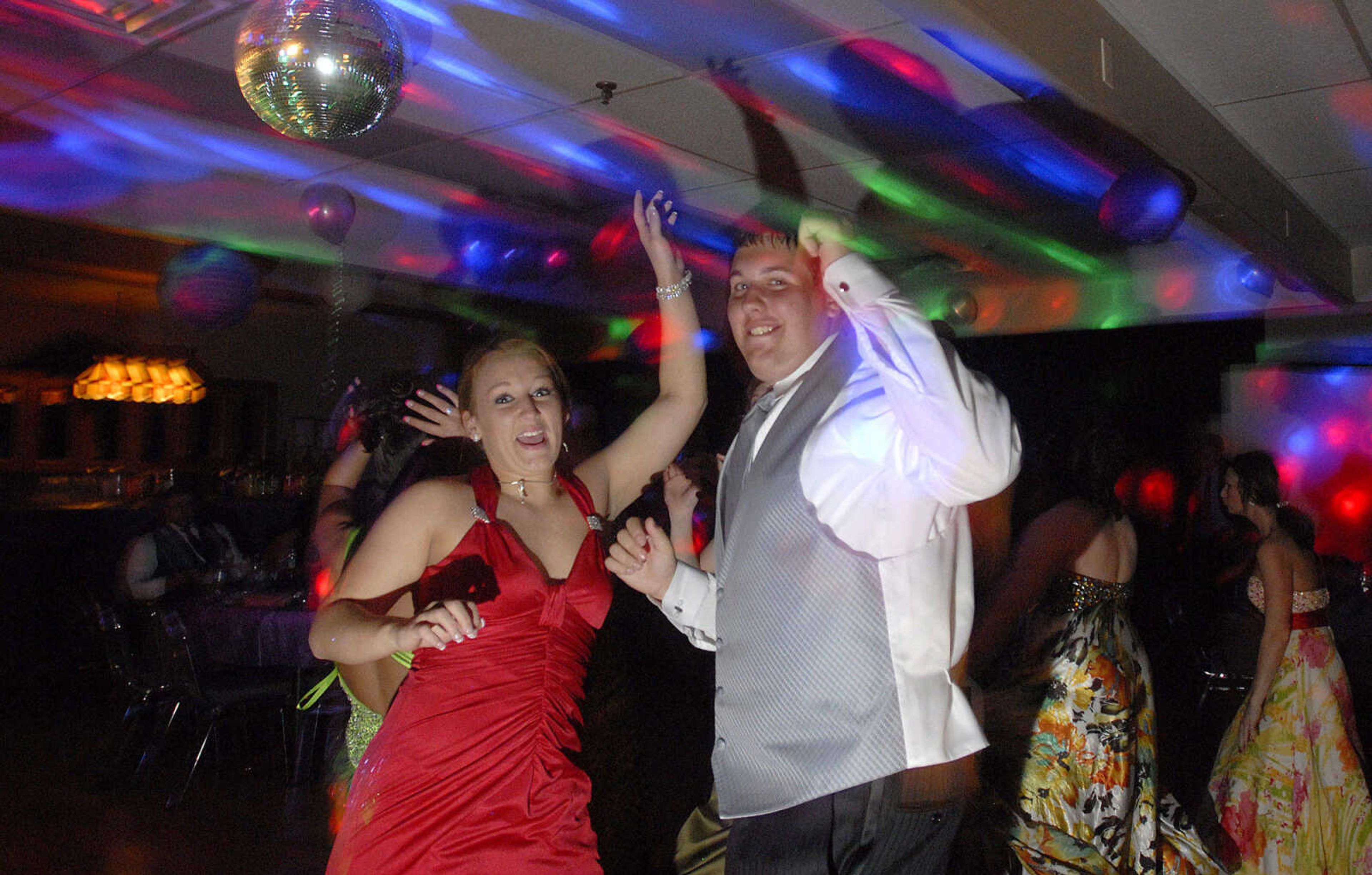 LAURA SIMON~lsimon@semissourian.com
Woodland High School Prom "A Night to Remember" at Dockside the Upper Deck in Cape Girardeau Saturday, April 10, 2010.