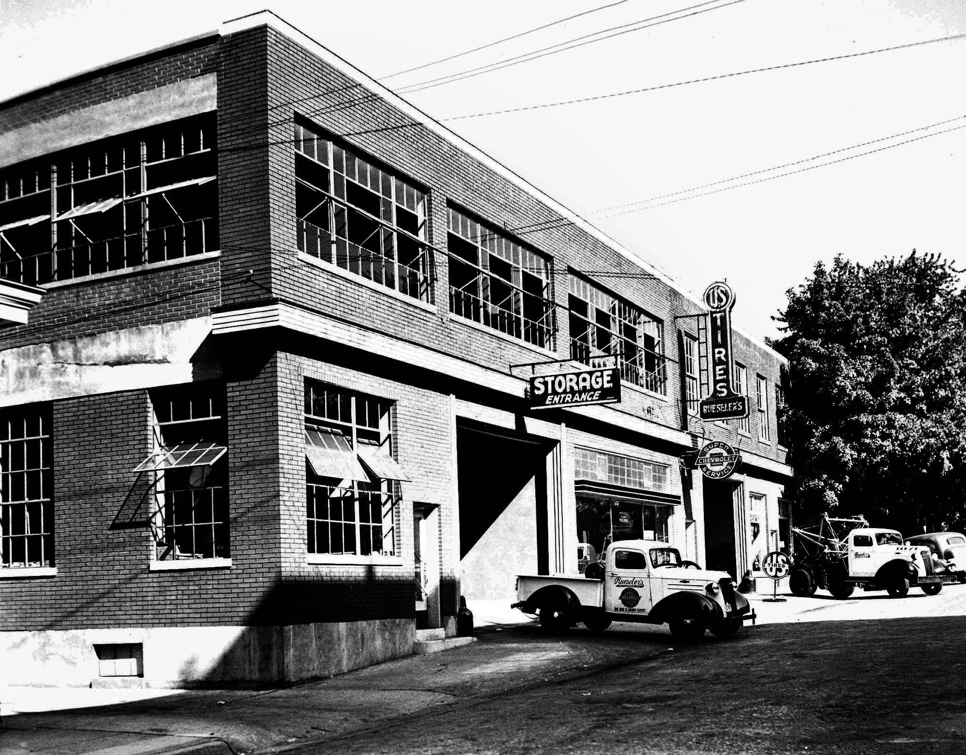 Rueseler's Garage was across Fountain Street from the Hotel Marquette .