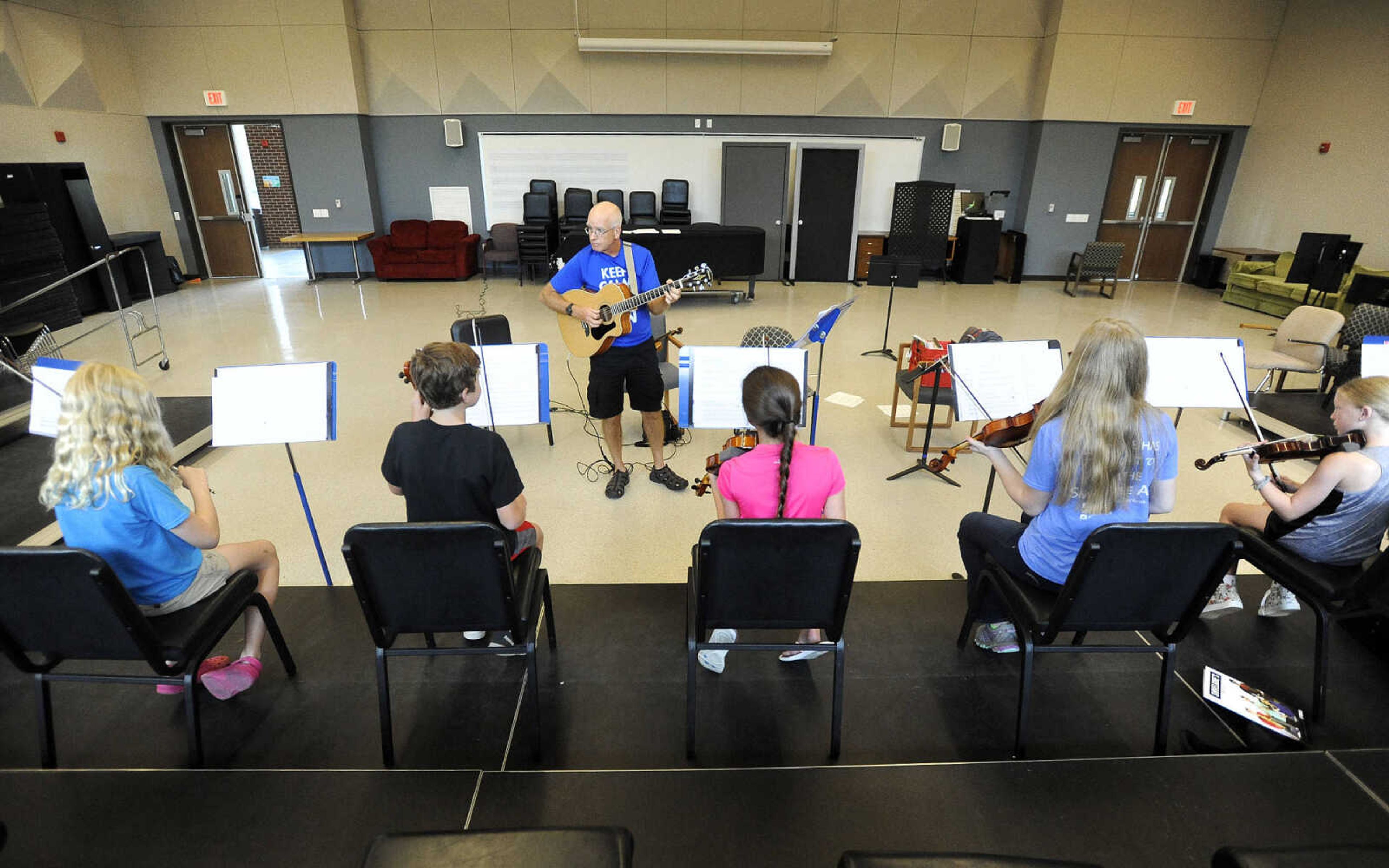 LAURA SIMON ~ lsimon@semissourian.com

Steve Schaffner leads students during the Southeast Missouri State University Music Academy's Exploring American Fiddle Styles class at the River Campus on Wednesday, July 20, 2016.