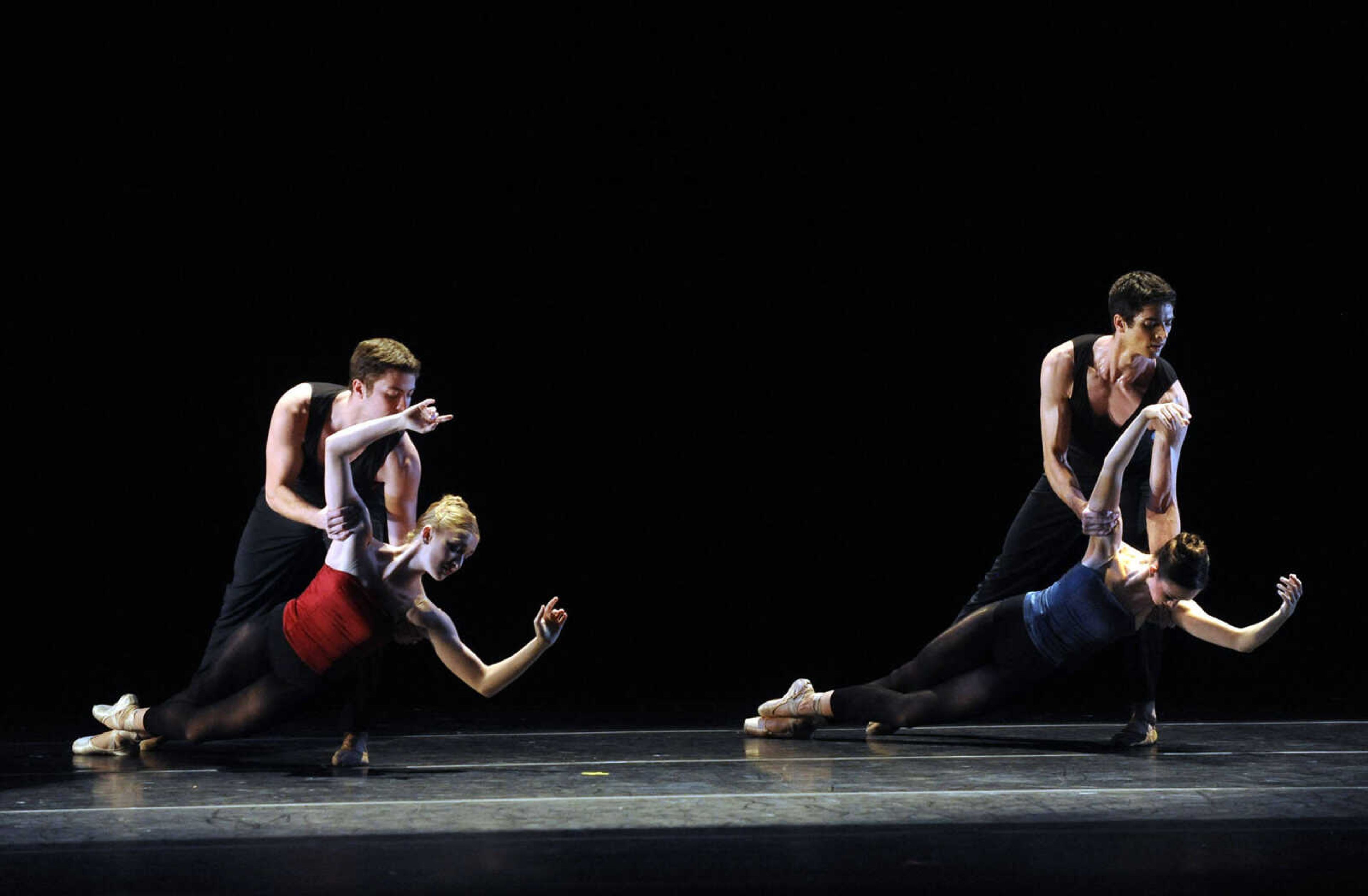 Saint Louis Ballet performs "Figurant" in the Dance St. Louis production of New Dance Horizons II.