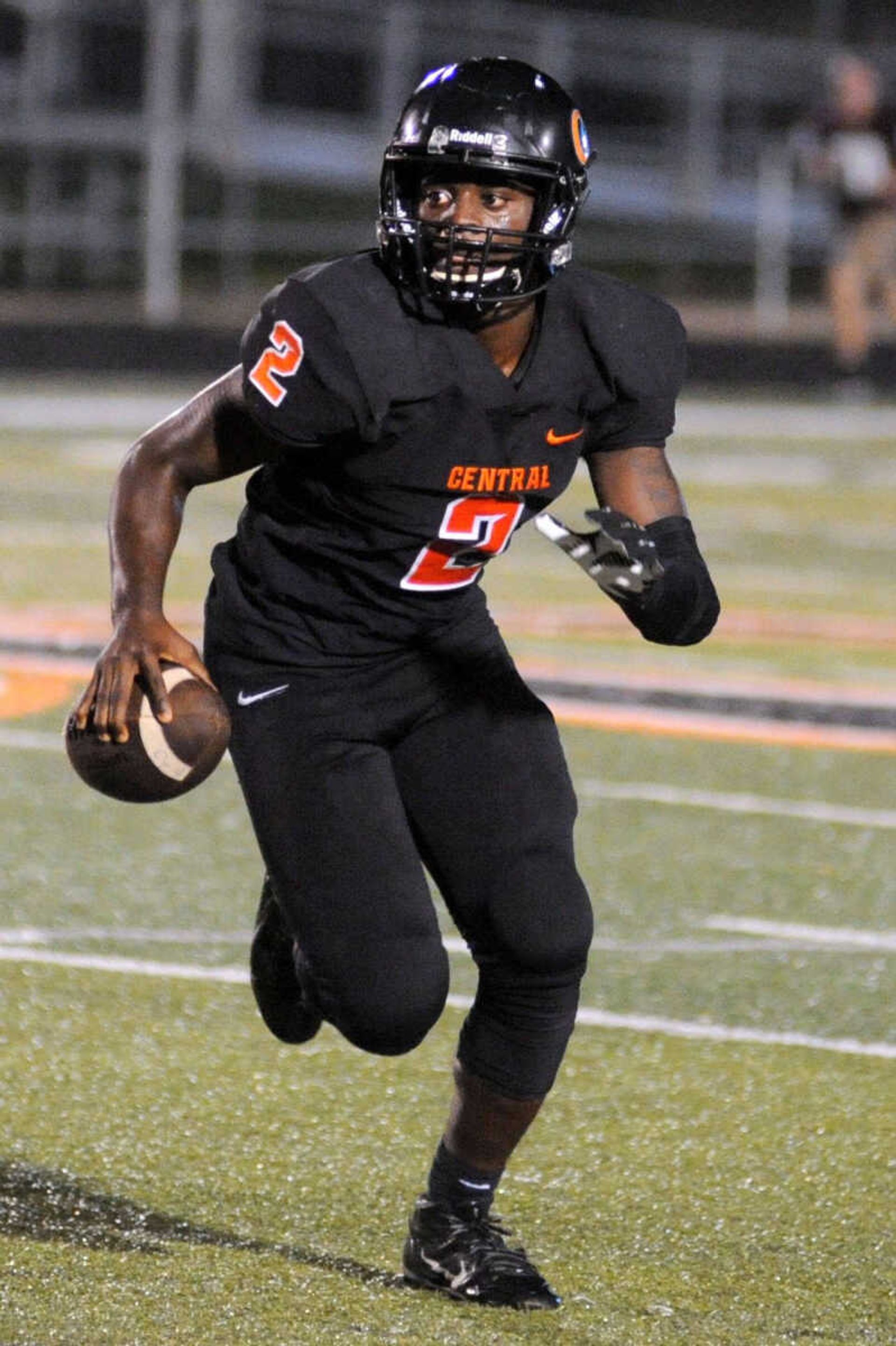 Cape Central's Kway'Chon Chisom looks to run against St. Charles West on Friday, August 26, 2016 at Cape Central High School. (Trent Singer)