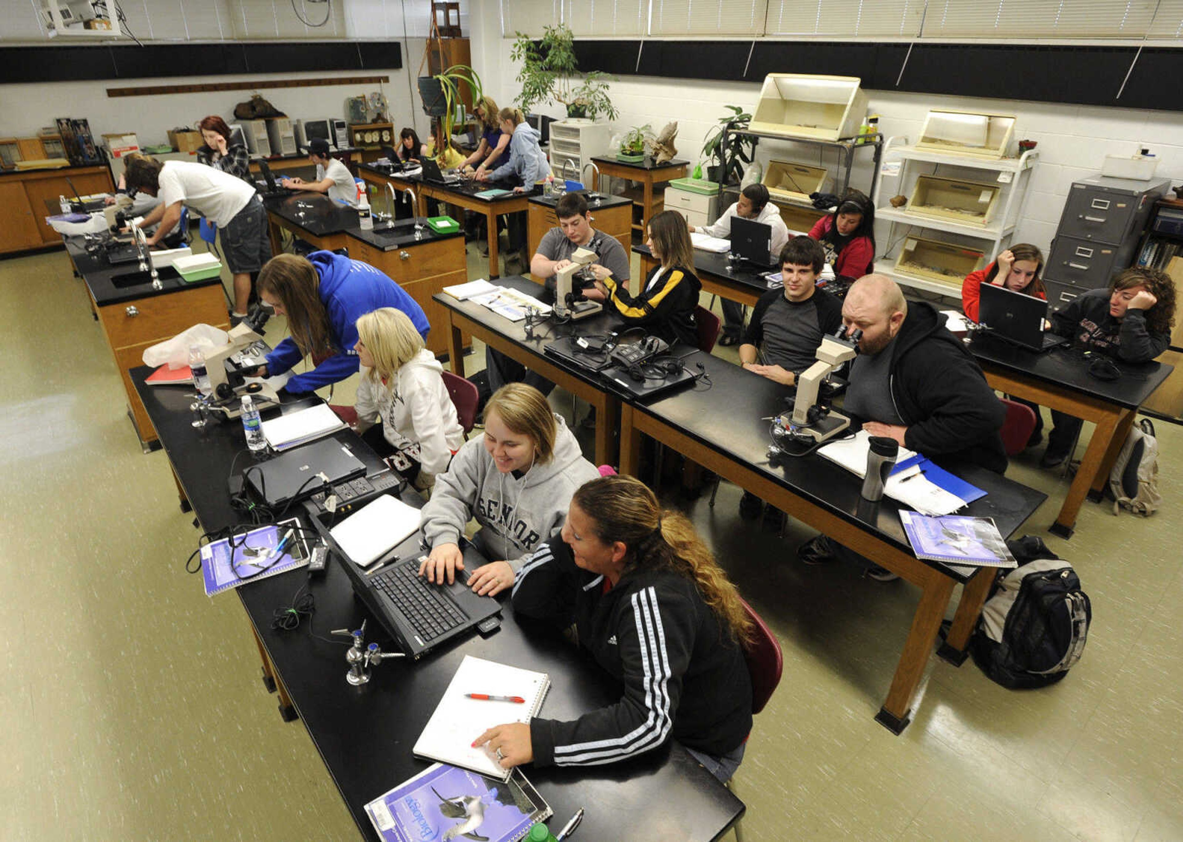 FRED LYNCH ~ flynch@semissourian.com
Students work in the biology lab Thursday, March 24, 2011 at Mineral Area College in Park Hills, Mo.