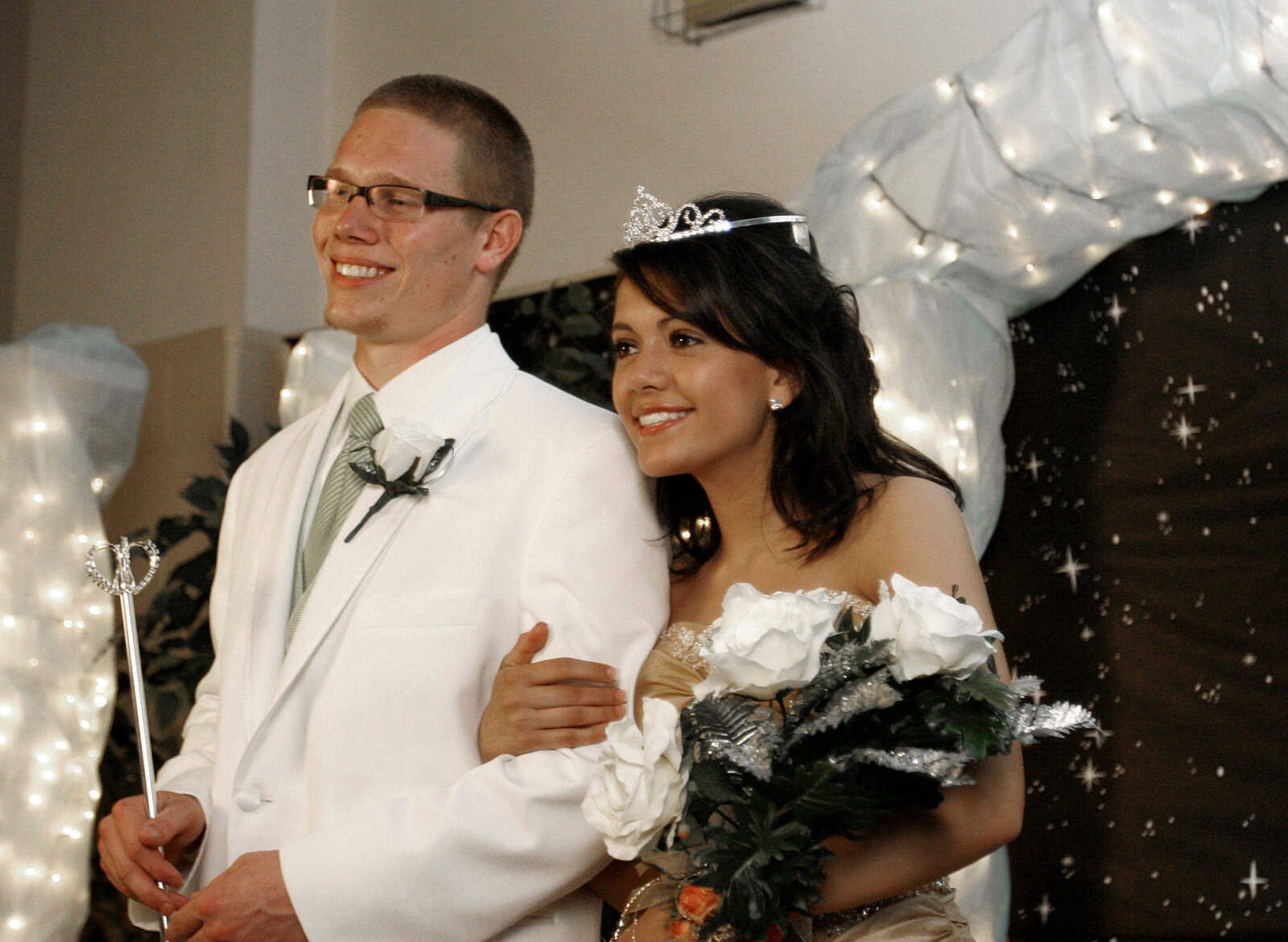 ELIZABETH DODD ~ edodd@semissourian.com
Photos from the 2009 Jackson High School Prom May 9 at the Osage Center.