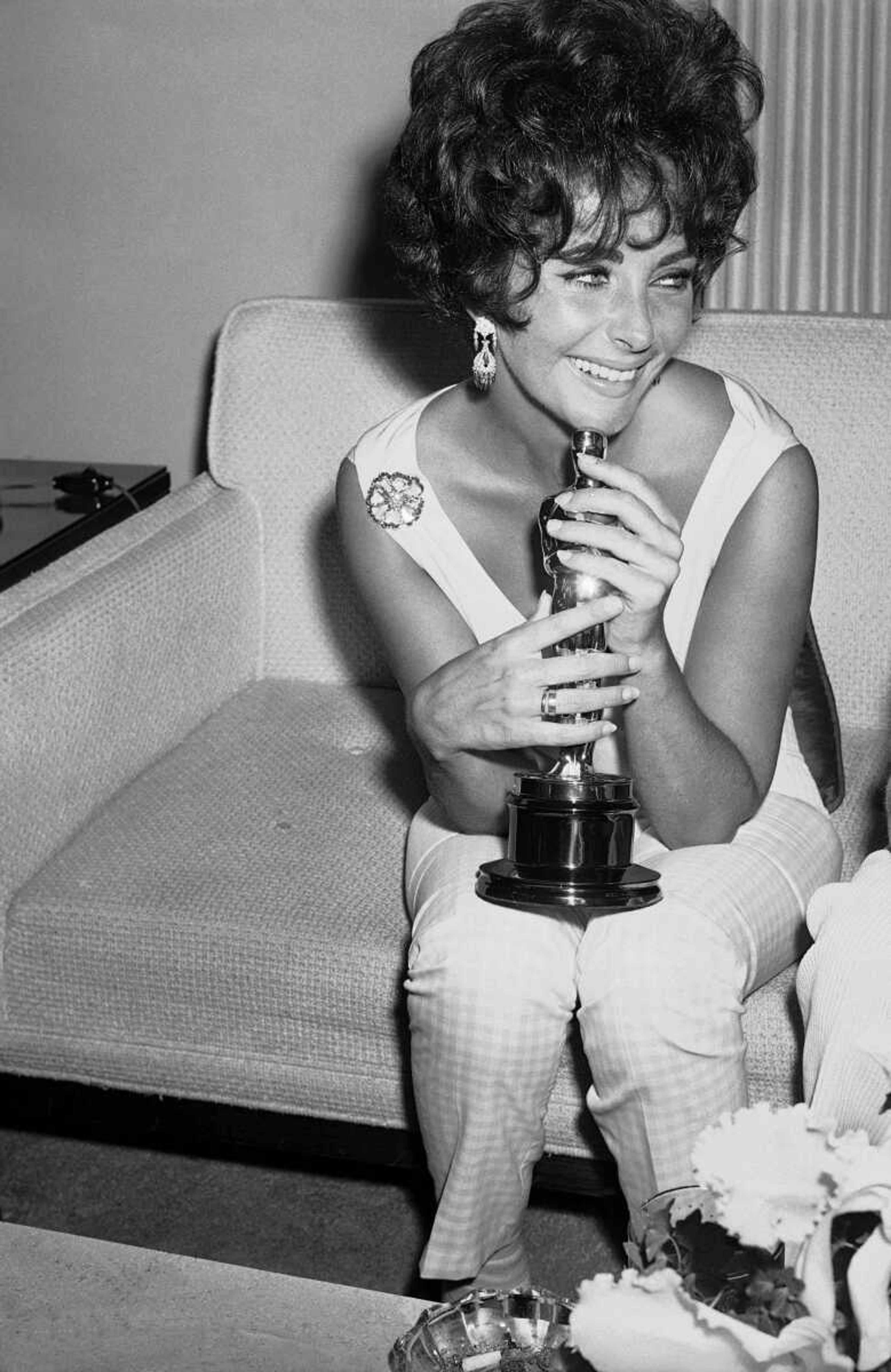 FILE - In this April 19, 1961 file photo, actress Elizabeth Taylor holds the Oscar she won as 1960's best film actress for her role in "Butterfield 8," while speaking with reporters in Hollywood, Calif. Publicist Sally Morrison says the actress died Wednesday, March 23, 2011 in Los Angeles of congestive heart failure at age 79. (AP Photo/File)