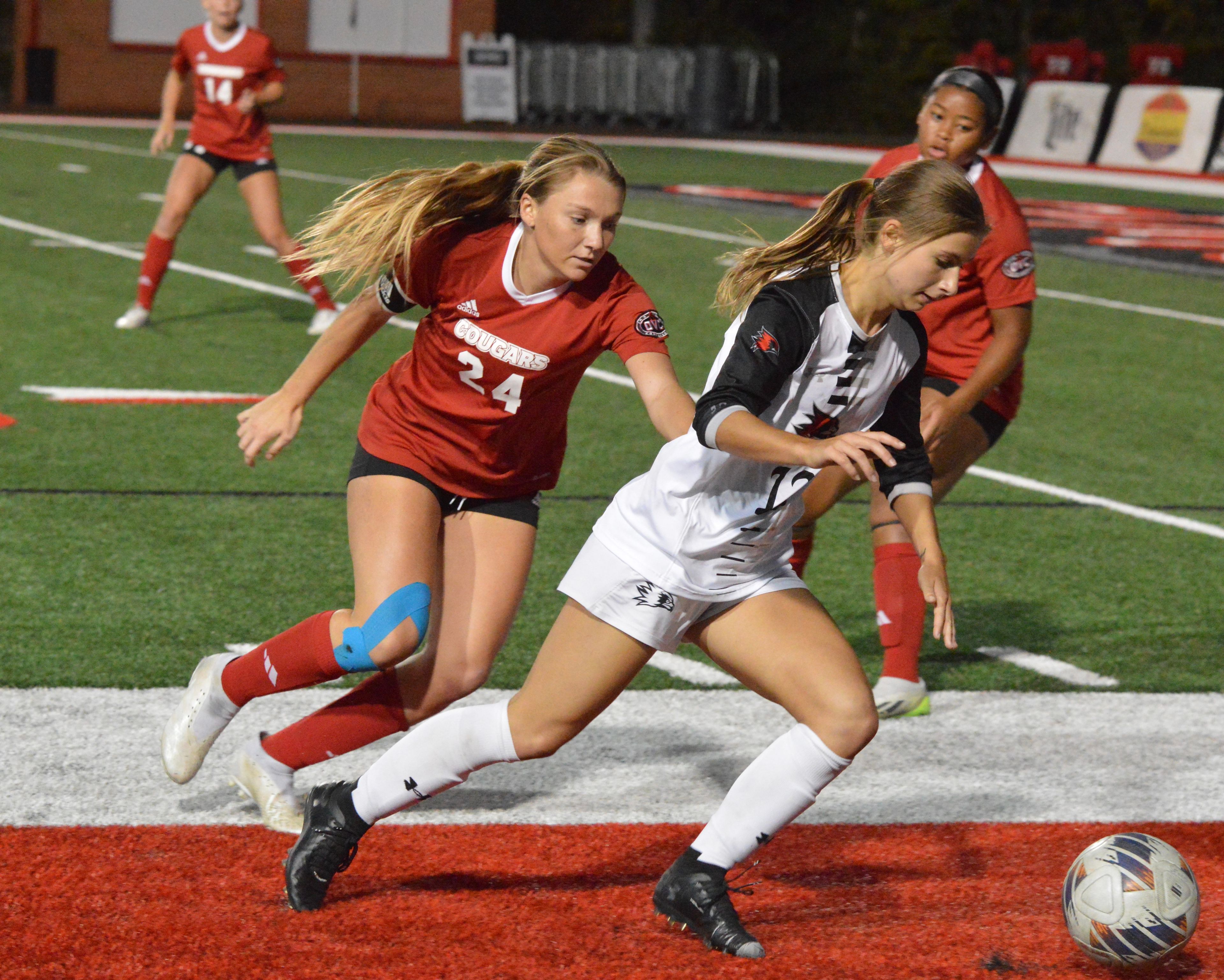 SEMO midfielder Justi Nelson controls possession of the ball downfield against SIUE on Thursday, Oct. 17.