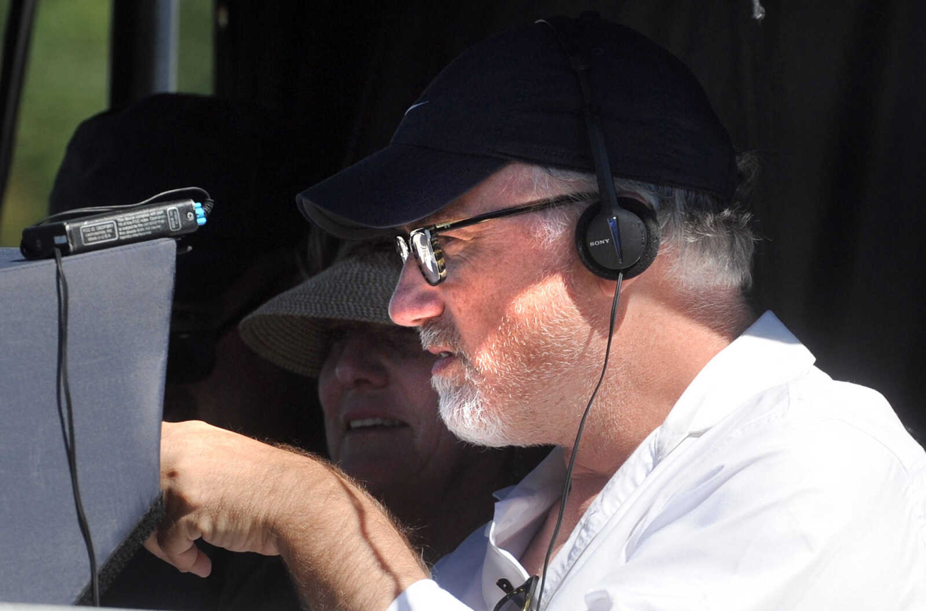 LAURA SIMON ~ lsimon@semissourian.com

A man believed to be director David Fincher, directs a car scene for 20th Century Fox's feature film "Gone Girl", near the Bill Emerson Memorial Bridge, Monday, Sept. 23, 2013, in Cape Girardeau.