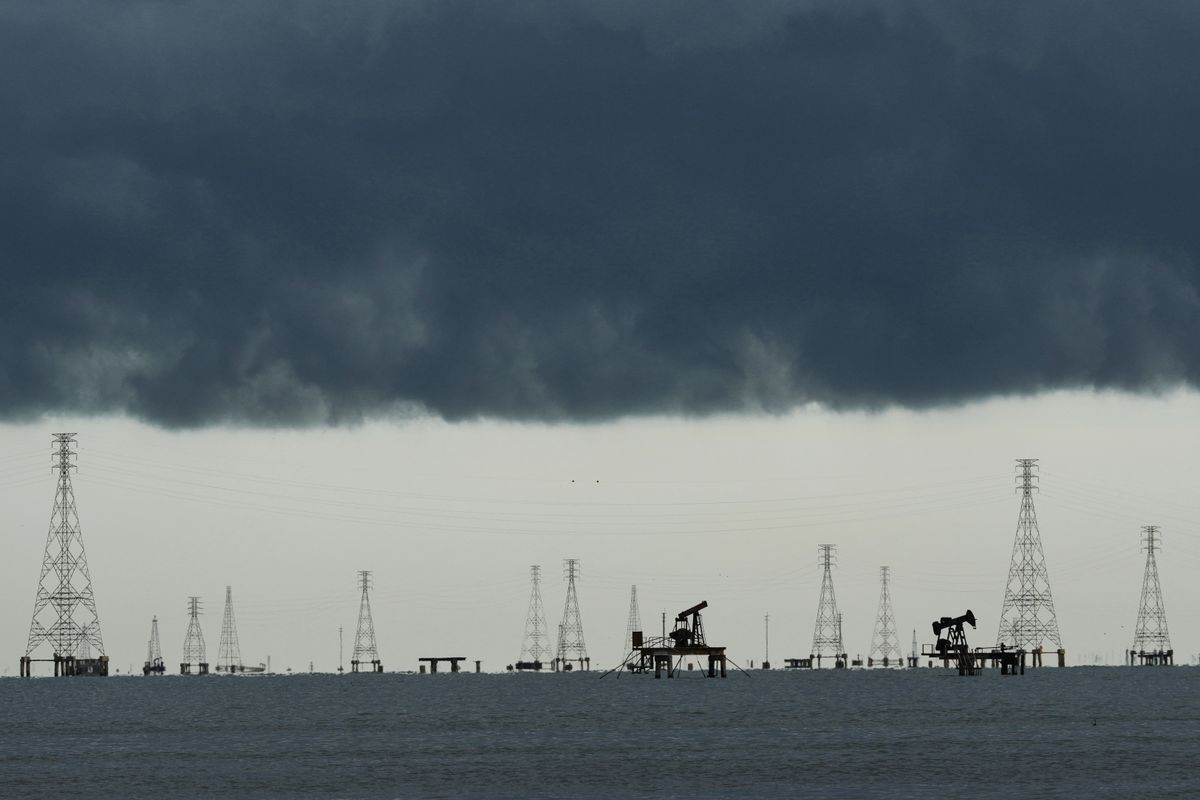 Trump's math on US deal for Venezuelan oil doesn't add up, experts say. Bad data began years ago