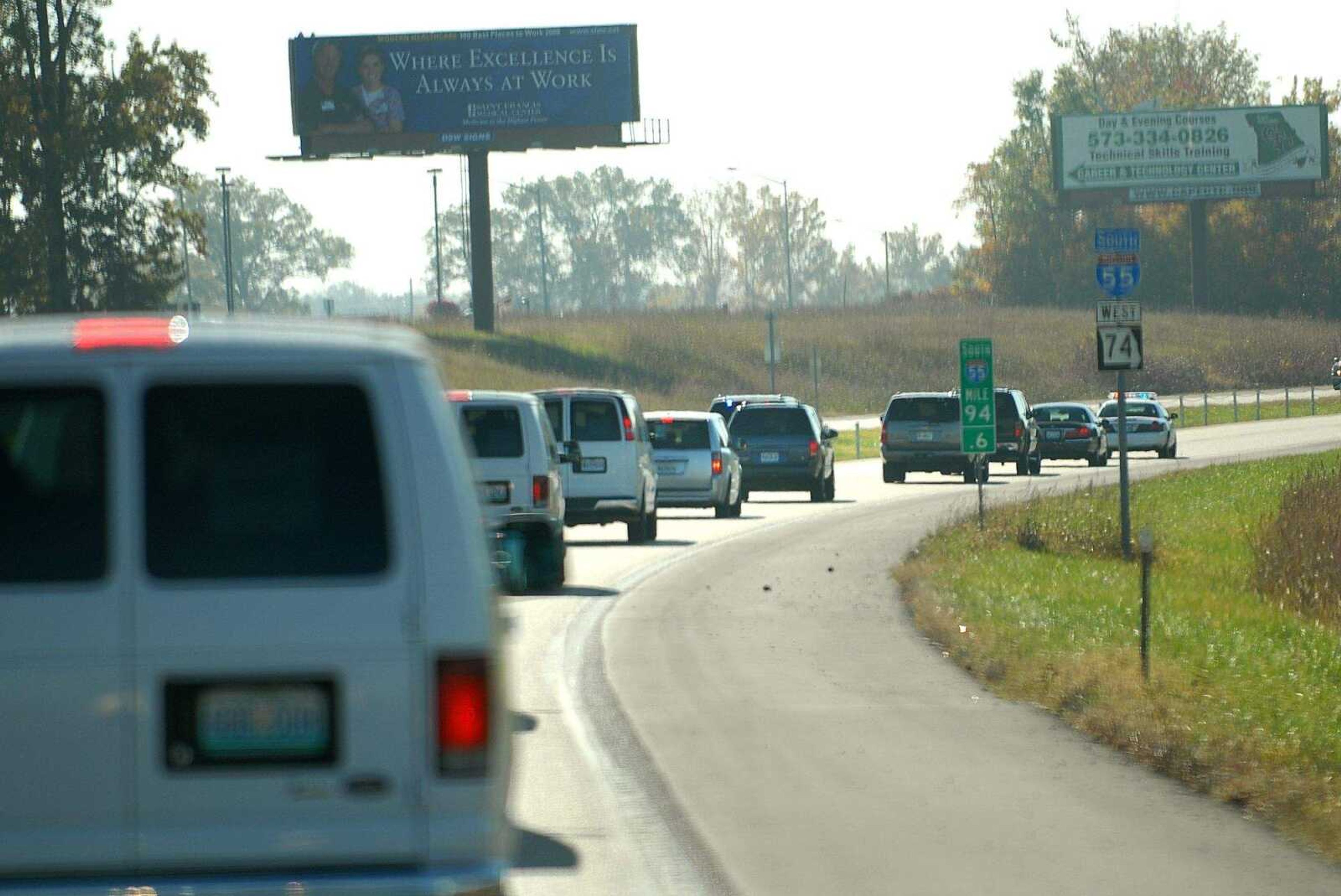 AARON EISENHAUER ~ aeisenhauer@semissourian.com
The motorcade carrying Sarah Palin makes its way south on Interstate-55 towards the airport.