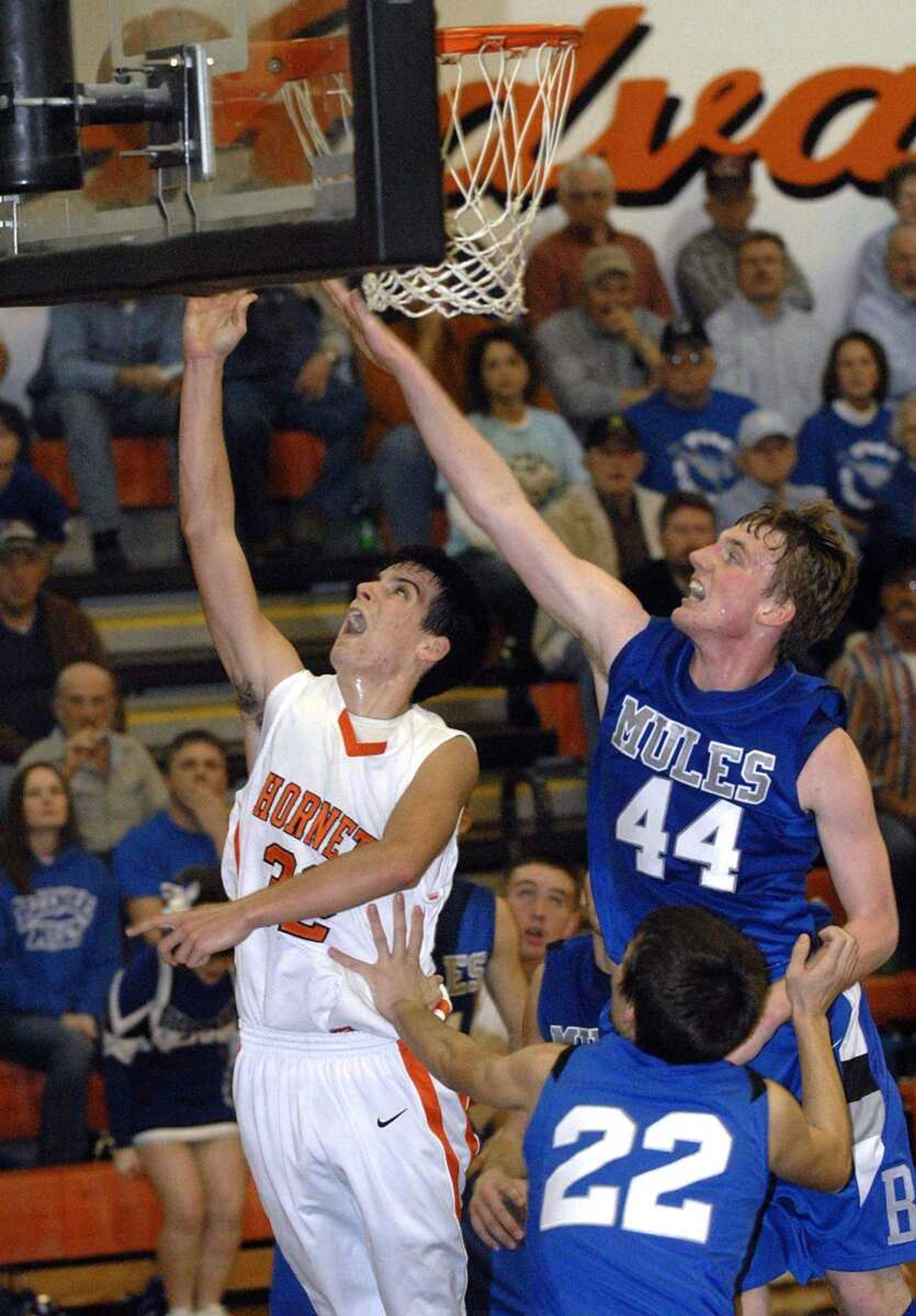 FRED LYNCH ~ flynch@semissourian.com
Advance's Blake Seabaugh shoots as Bernie's Jordan McGowan defends in the second quarter Friday at Advance.