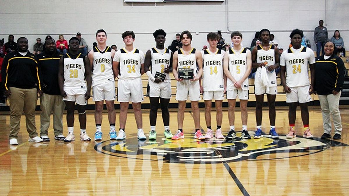 Red Level High Red Level boys edge Florala in tournament title classic