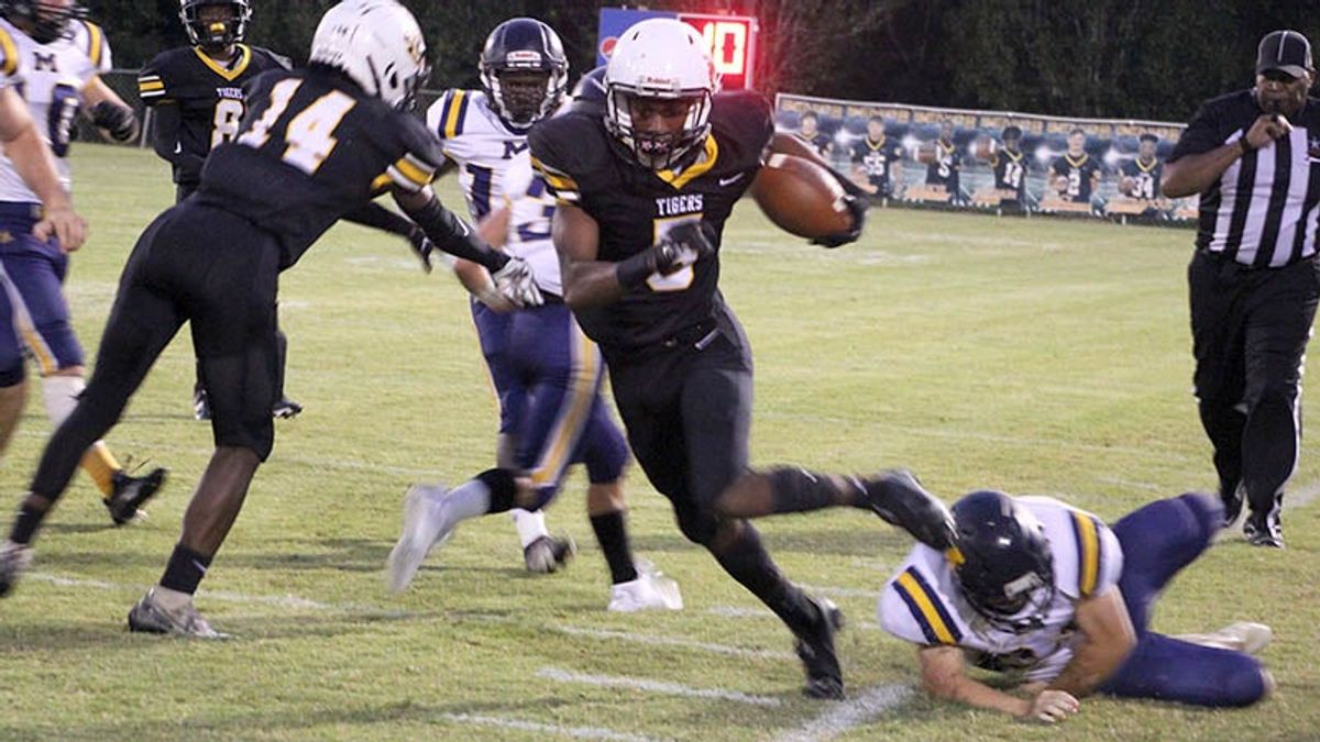 Red Level High Red Level wins thriller over McKenzie, 25-24