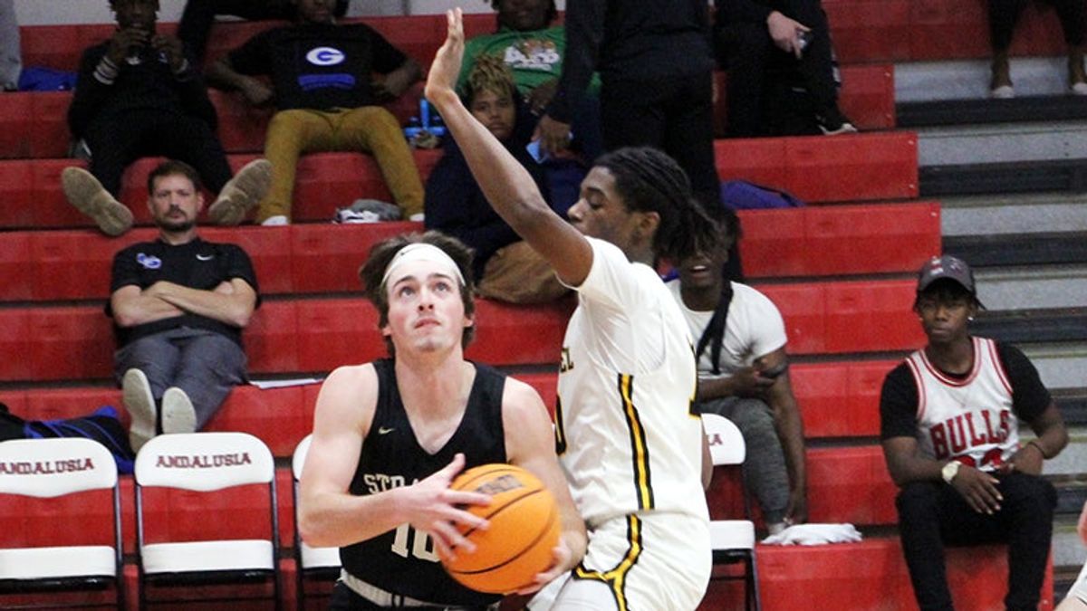 Red Level High Red Level boys outlast Straughn in high-scoring tournament opener