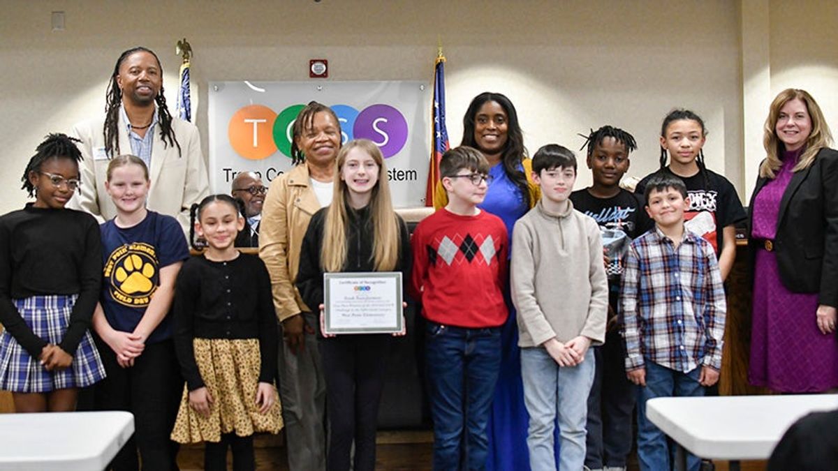 School board recognizes student achievement