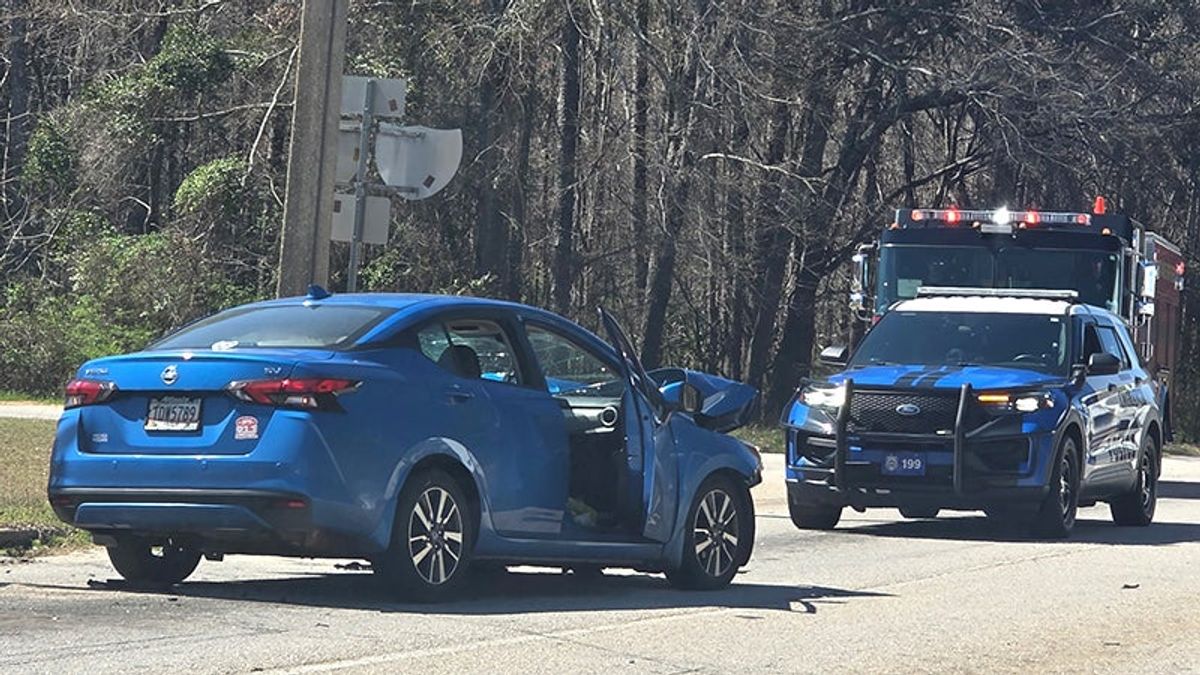 Police pursuit ends in multi-vehicle crash on South Davis