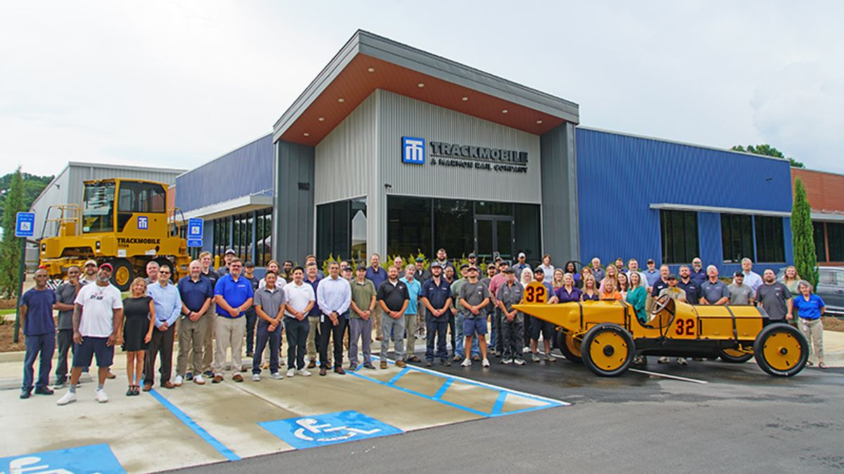 First Indy 500 winning car visits Trackmobile for winning company of the year