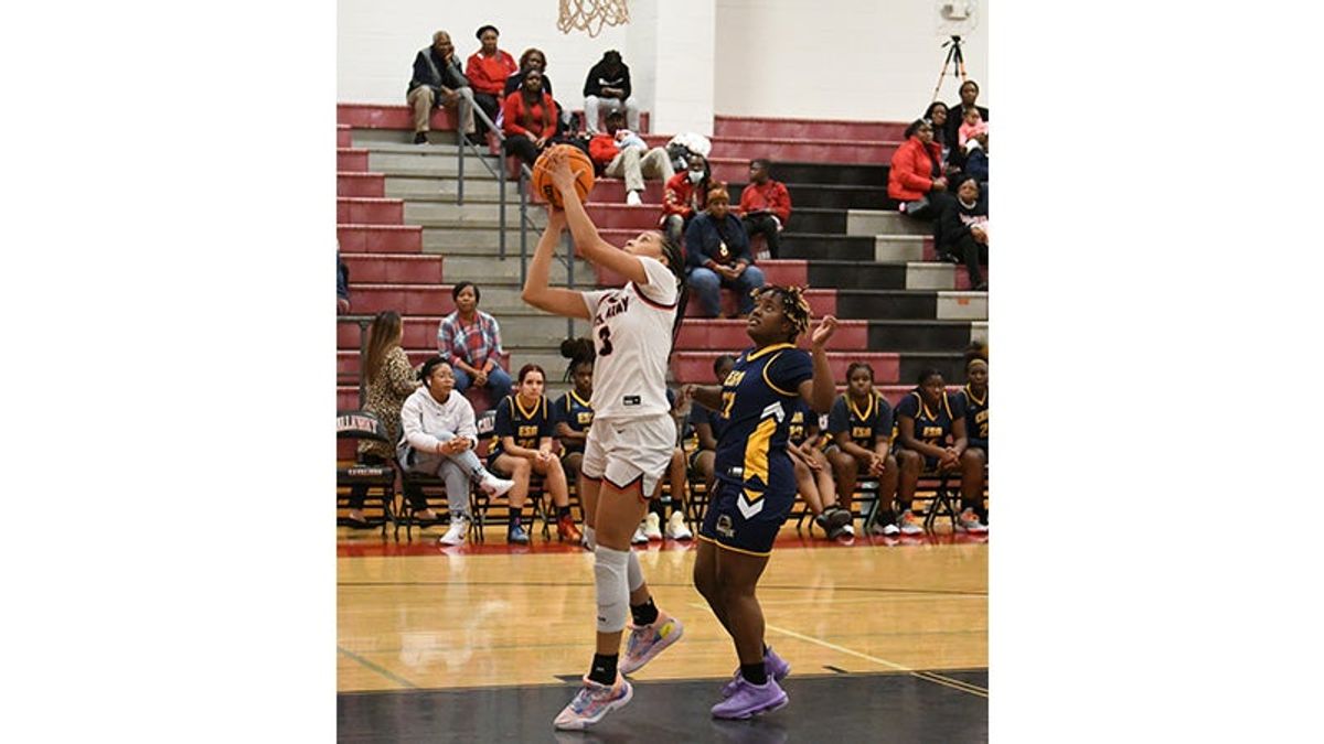 Lacey Thomas dominates in Cavaliers bounce back win