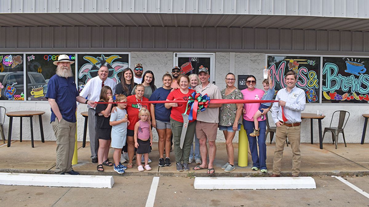 MOOS & BREWS: LaGrange-Troup County Chamber of Commerce cuts ribbon on new ice cream and coffee shop