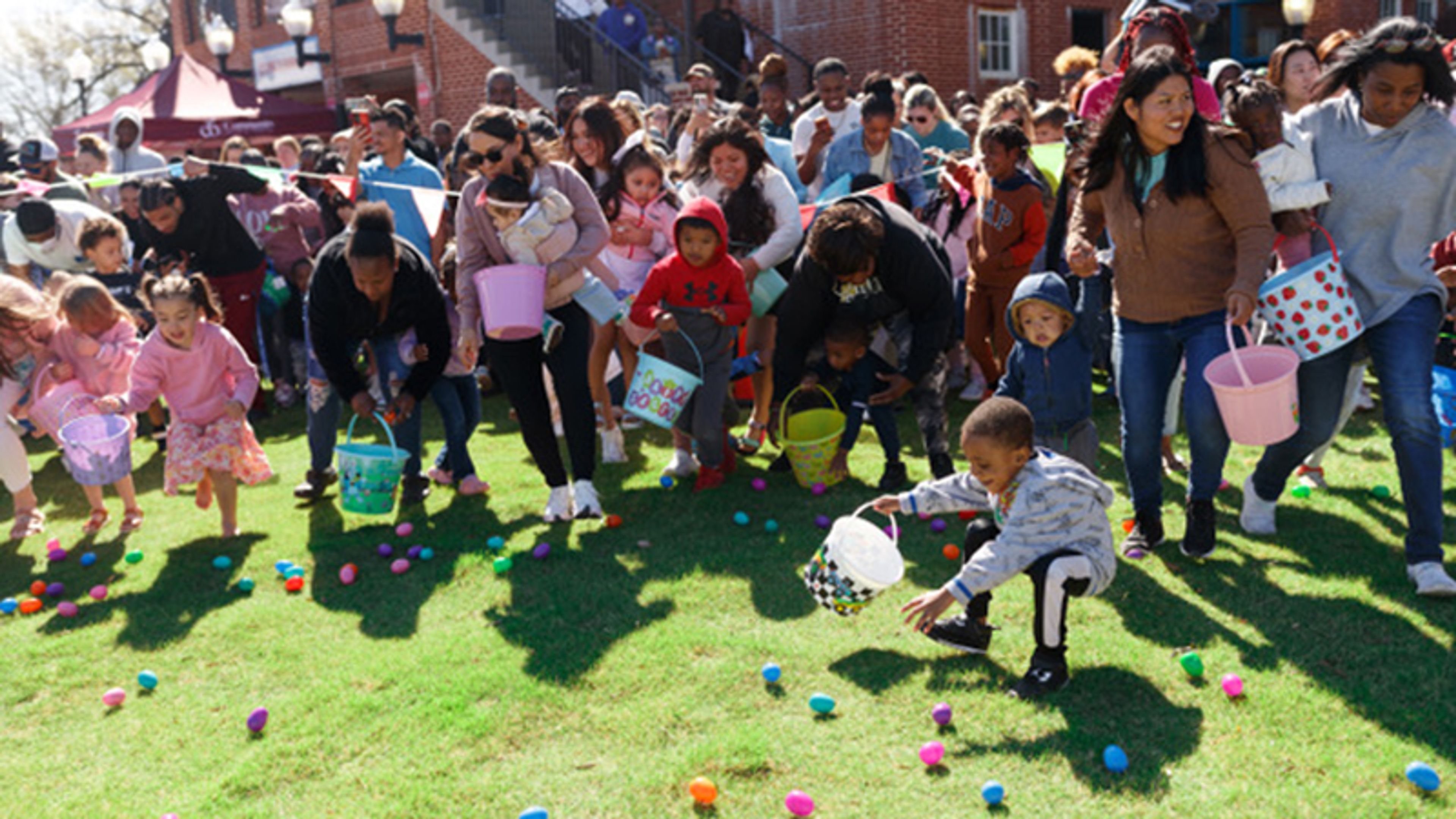 Community Bank & Trust hosts record-breaking Easter egg hunt, welcoming over 2,500 attendees 