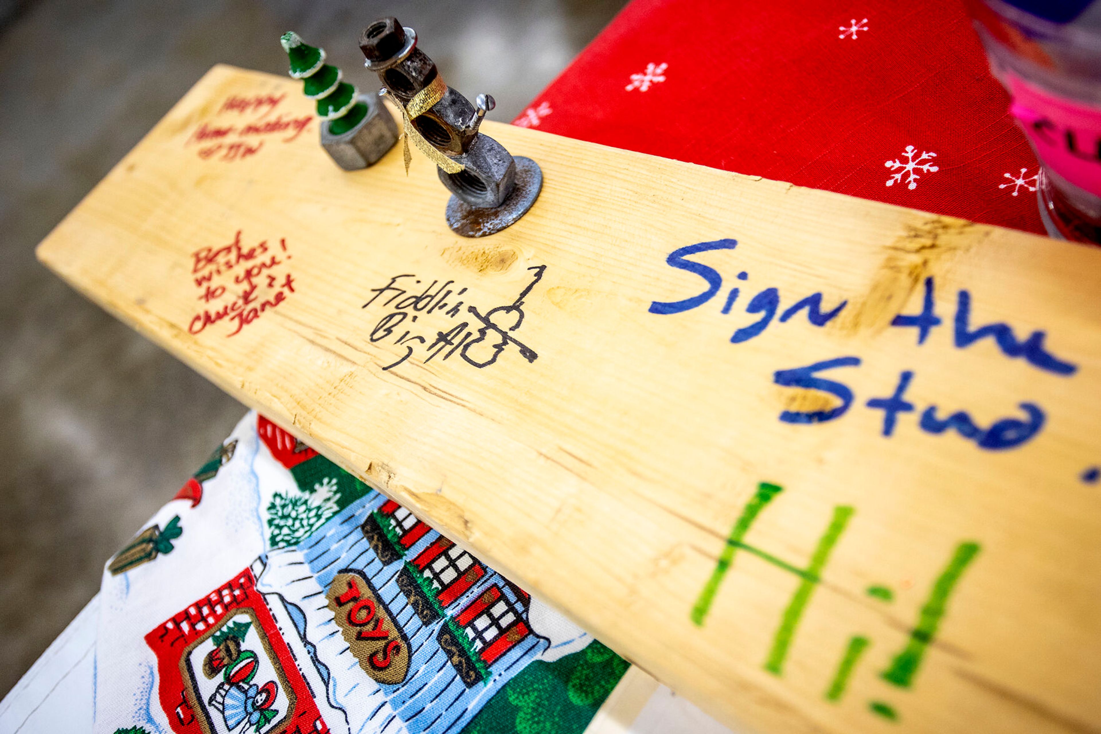 Messages are written on a piece of wood at the Habitat for Hummanity booth at the Alternative Giving Market in Moscow on Saturday.