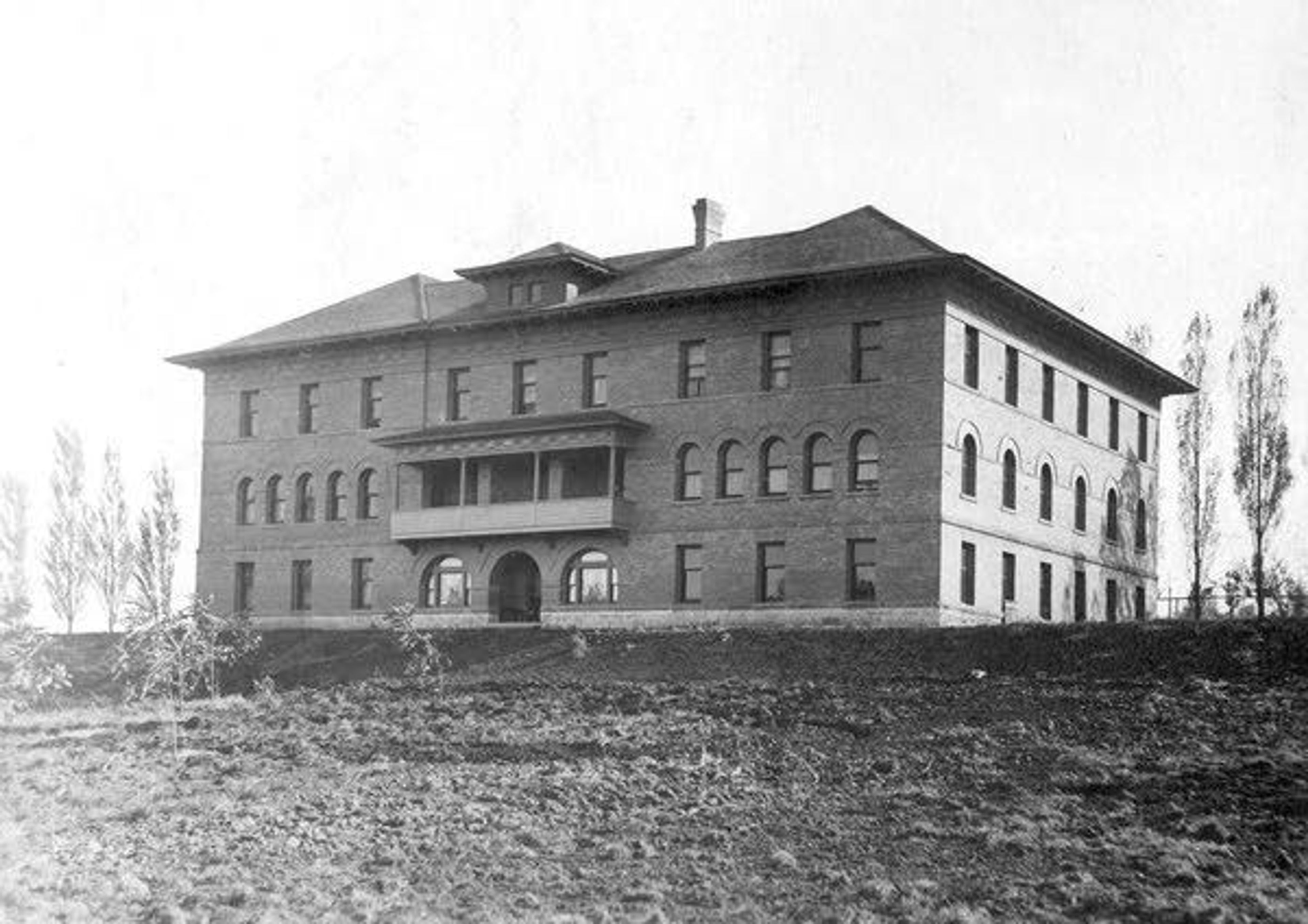 Ridenbaugh Hall is seen in 1901.