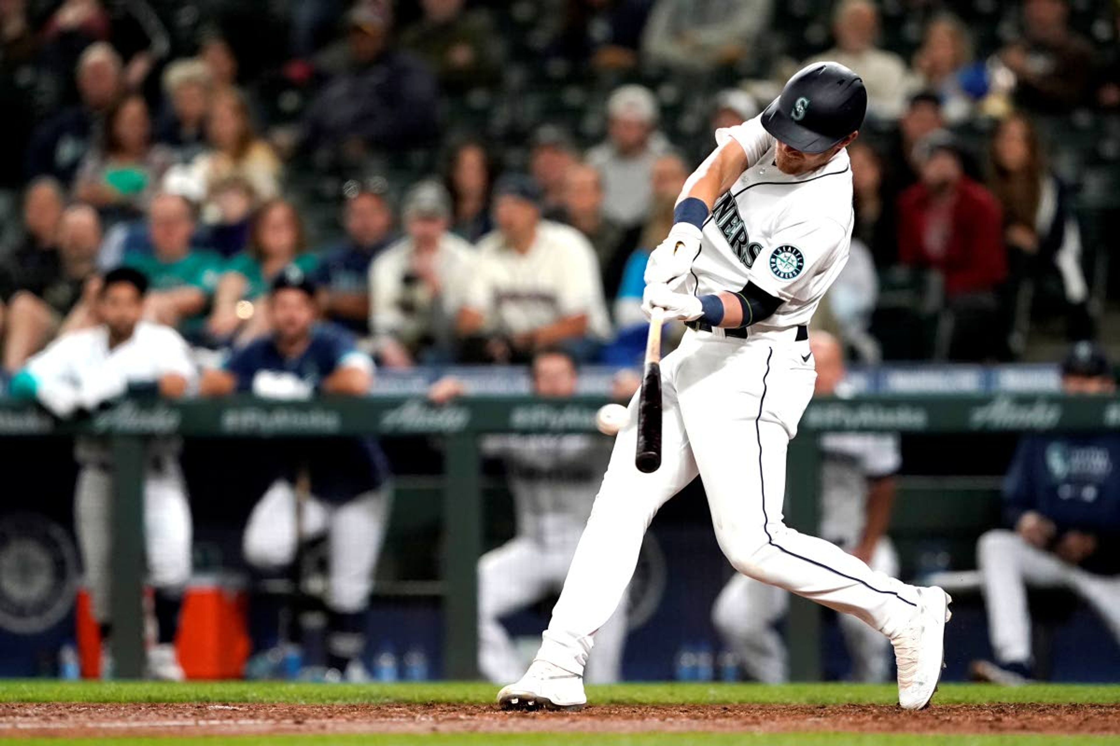 Seattle’s Jake Bauers hits a go-ahead solo home run against Minnesota in the eighth inning on Monday in Seattle.