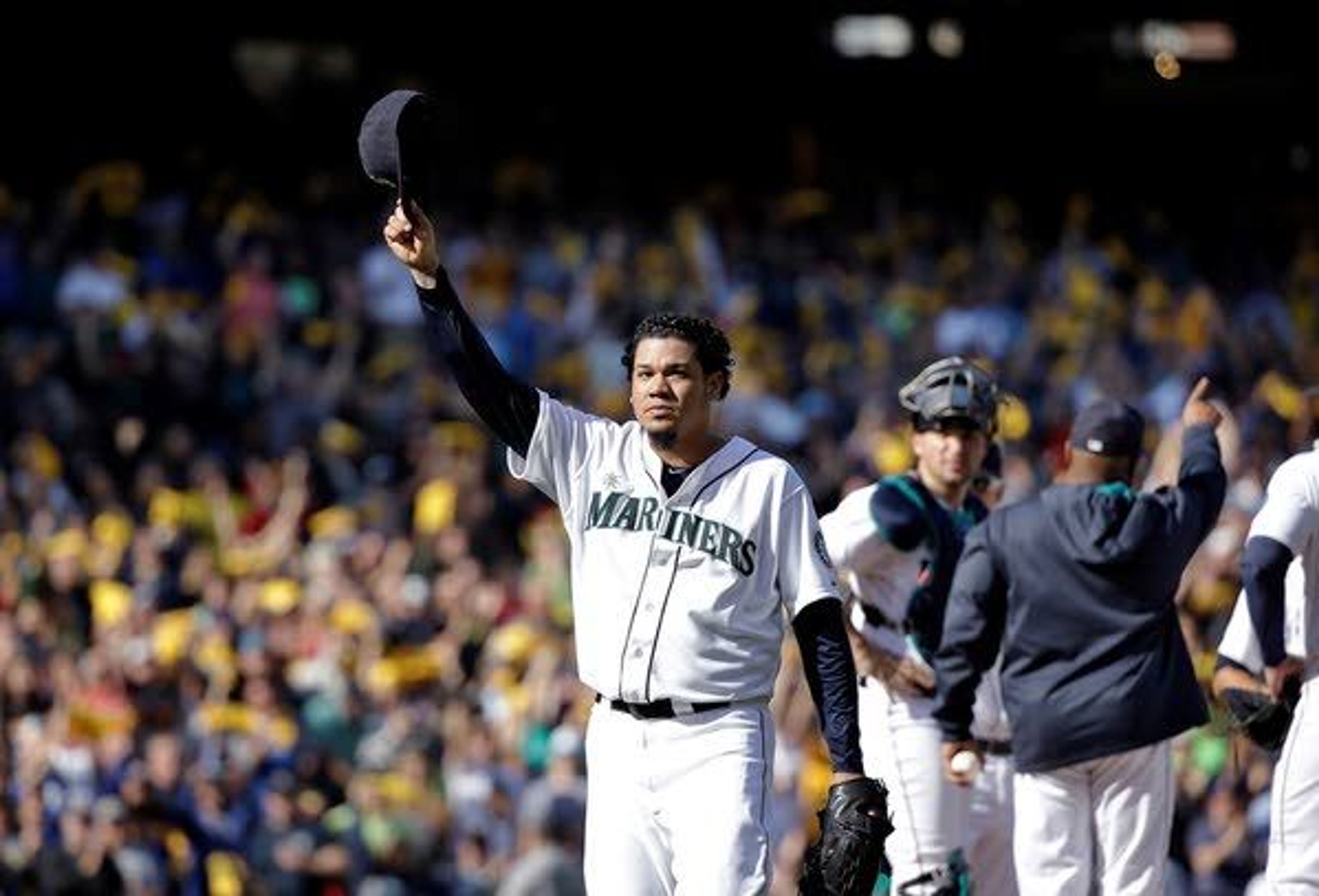 Mariners miss playoffs despite seasonending victory
