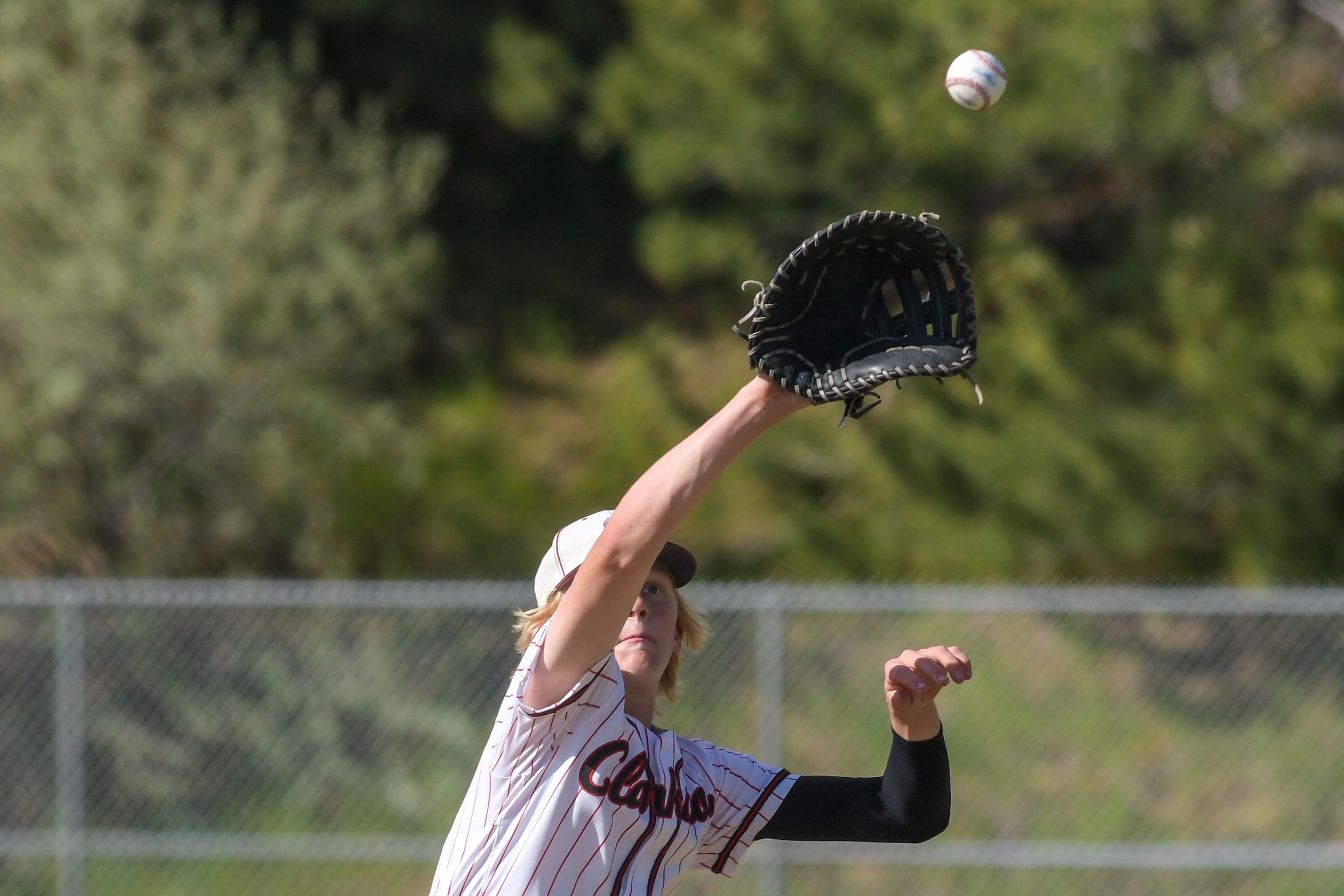 Clarkston first baseman Jacob Stewart makes a catch to tag out Pullman’s Brady Coulter during a semifinal game of the district tournament Thursday in Pullman.