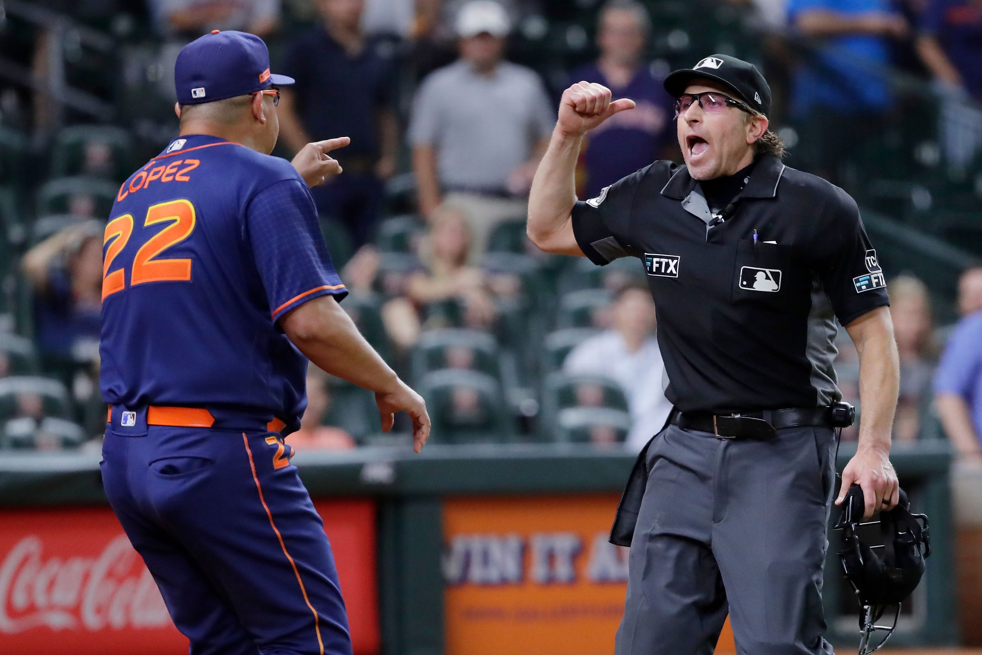 Benches clear in 9th, Servais tossed as Mariners beat Astros