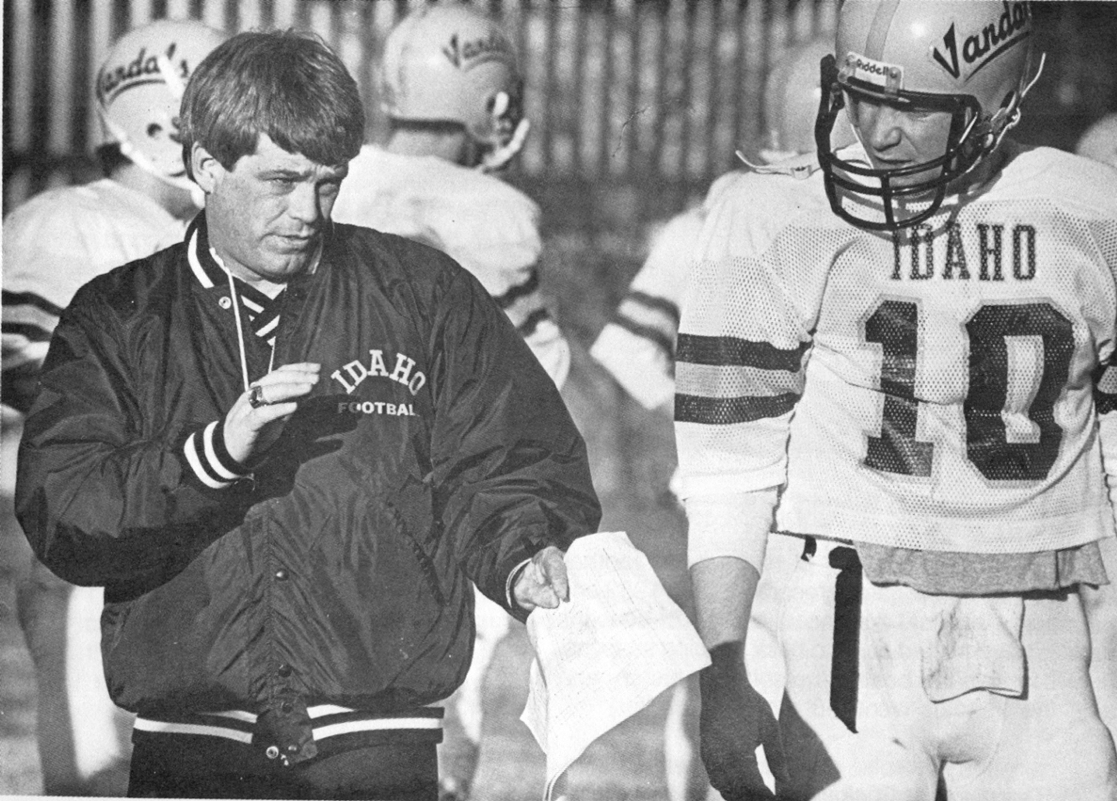 Idaho coach Dennis Erickson offers some pointers to quarterback Scott Linehan.