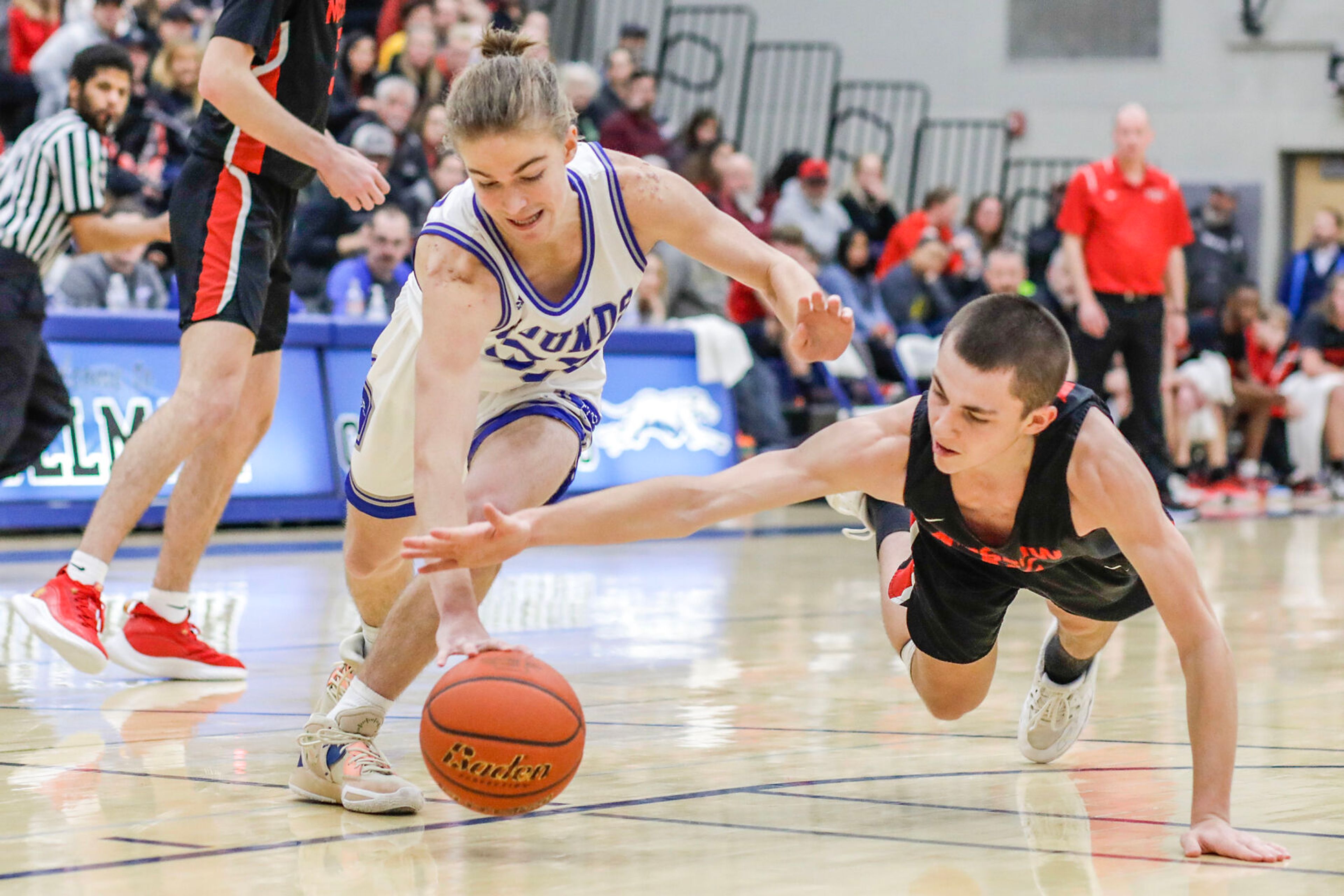 Pullman guard Lucian Pendry, left, and Moscow guard Grant Abendroth go after a loose ball during Saturday's nonleague boys basketball game.