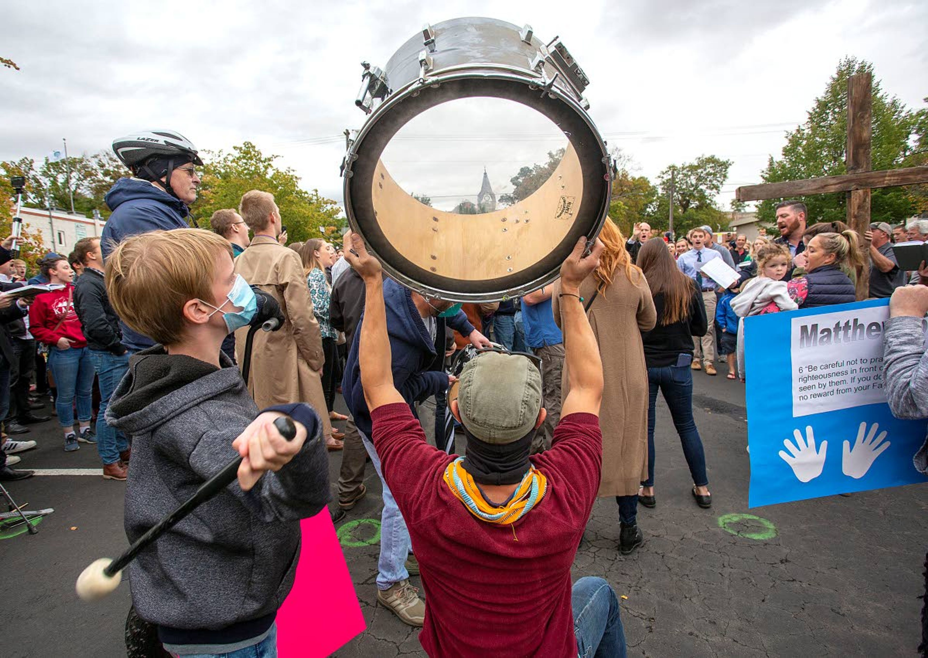 Members of Christ Church sing a hymn over the noise from counter-protesters playing drums during "psalm sing" on Friday outside Moscow City Hall.