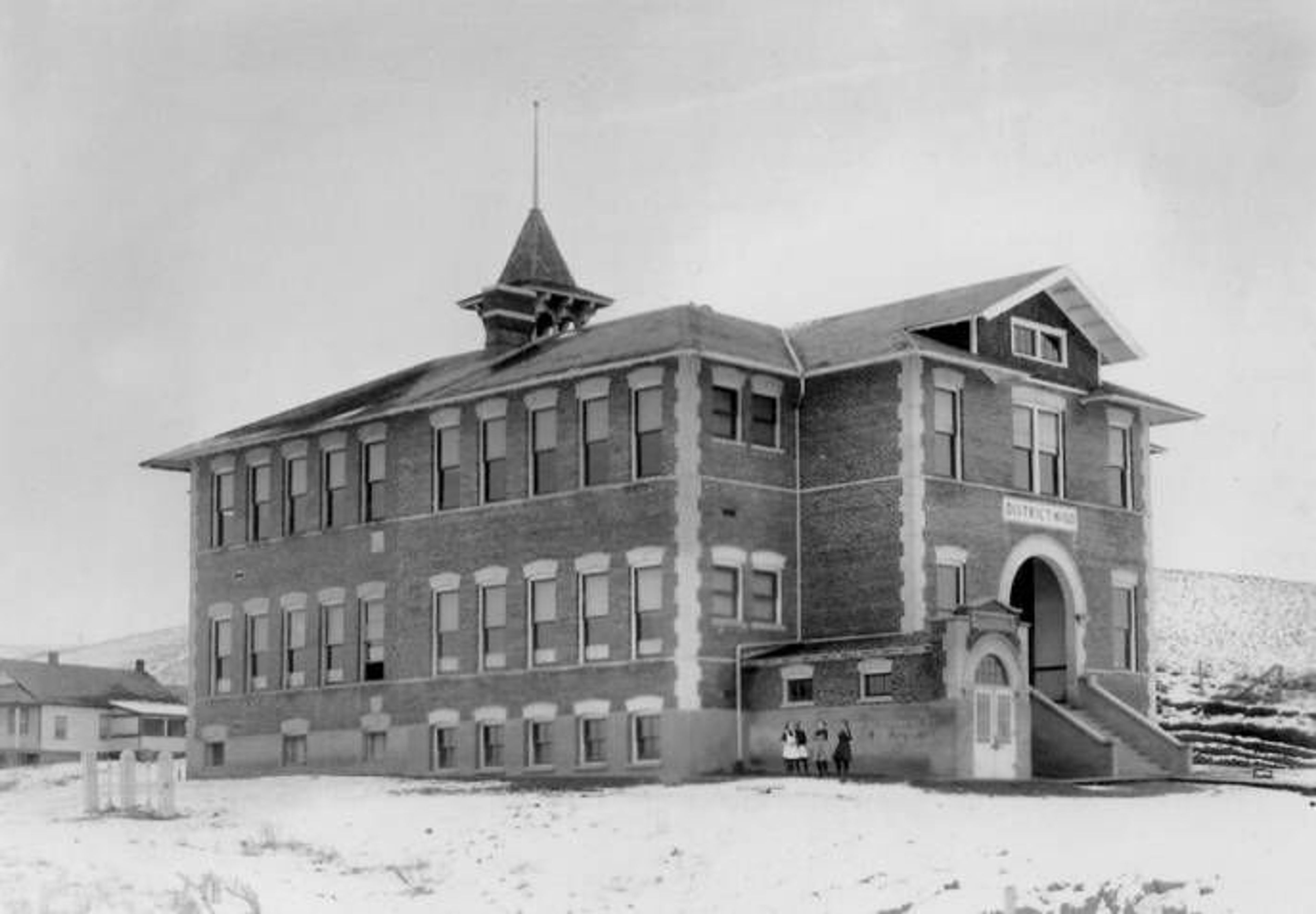 Steptoe School not long after it was doubled in size in 1920. Next to the front entrance a covered stairway to the gym in the basement can be seen.