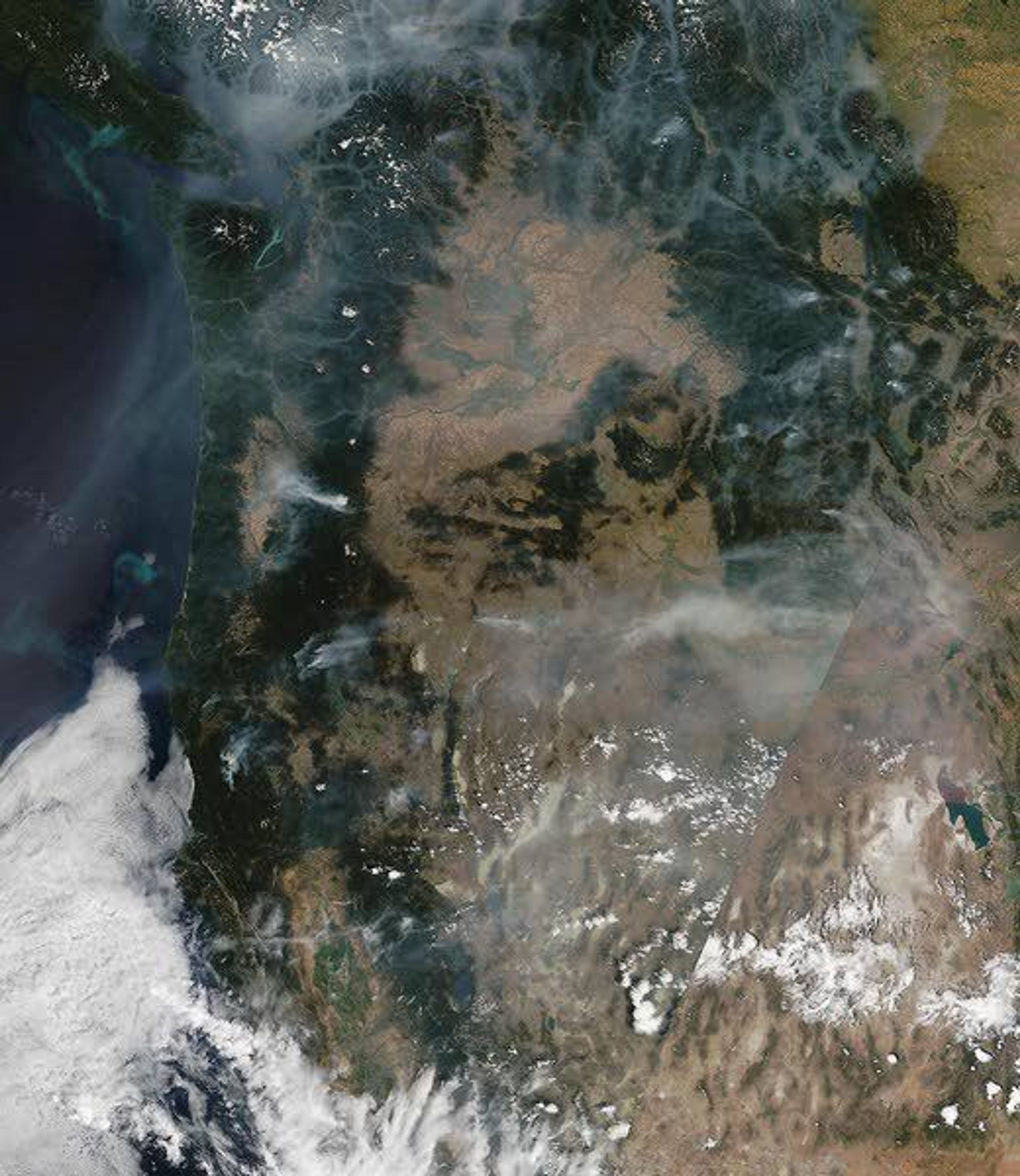 This map shows a satellite image of wildfire smoke hanging over Washington and Idaho.