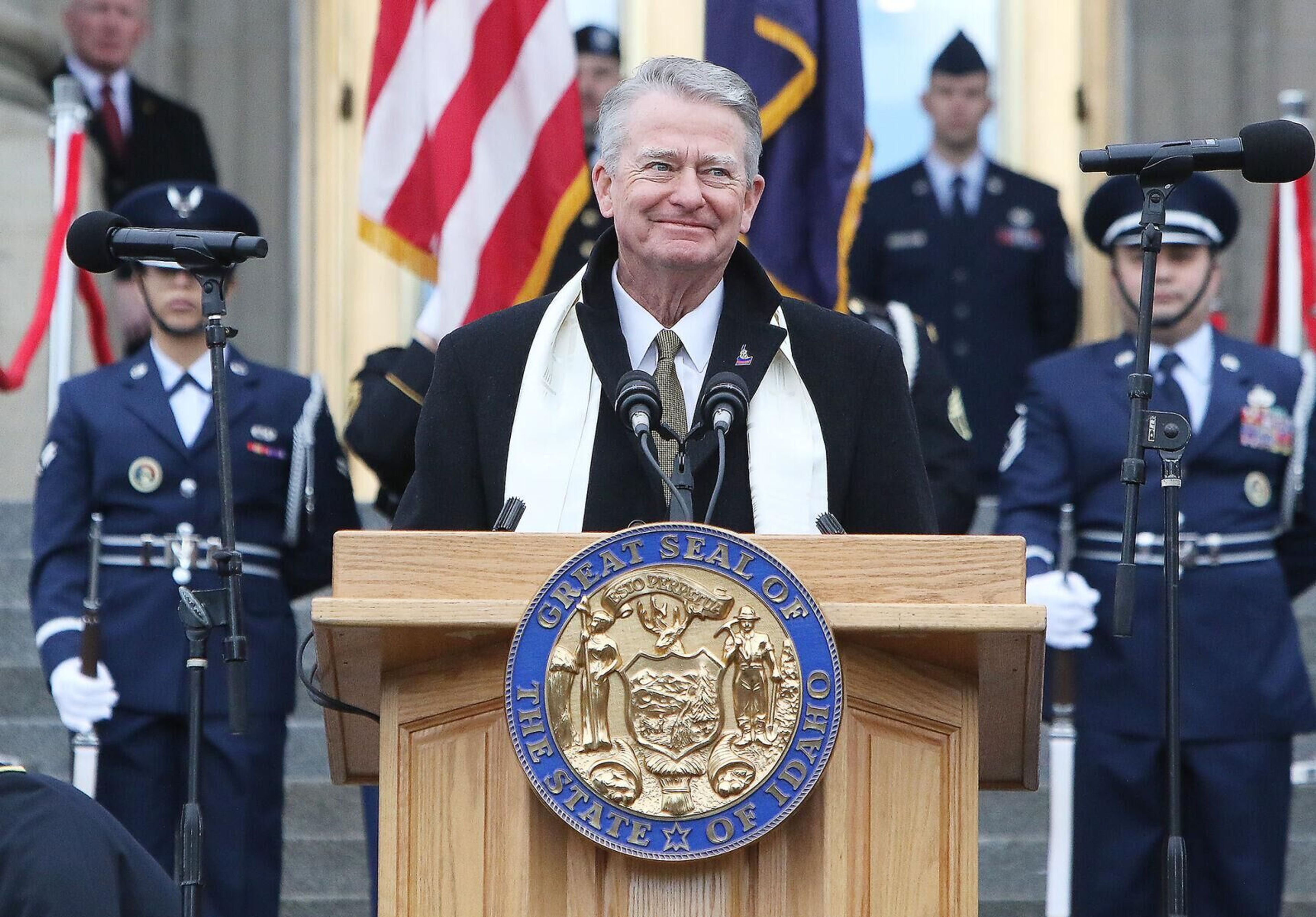 Brad Little, constitutional officers take oath of office at Idaho Capitol