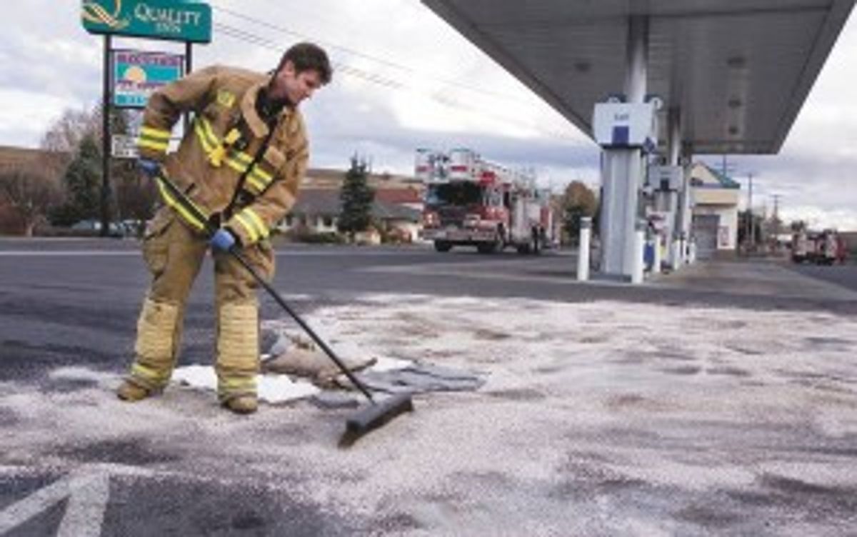 Gas station staff, firefighters curb diesel spill in Pullman