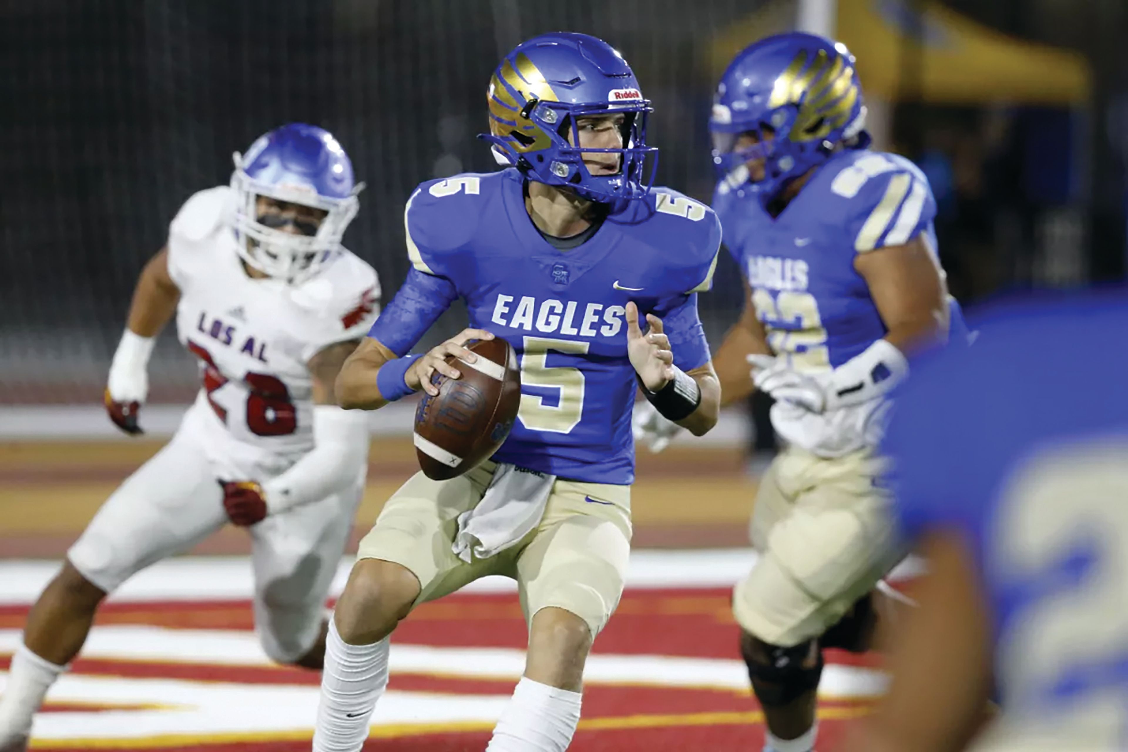 Gary Coronado/Los Angeles Times Santa Margarita HIgh School quarterback Jaxon Potter looks to throw during a game this past season against Los Alamitos. Potter, who originally committed to UAB, signed a national letter of intent Wednesday to play at Washington State.