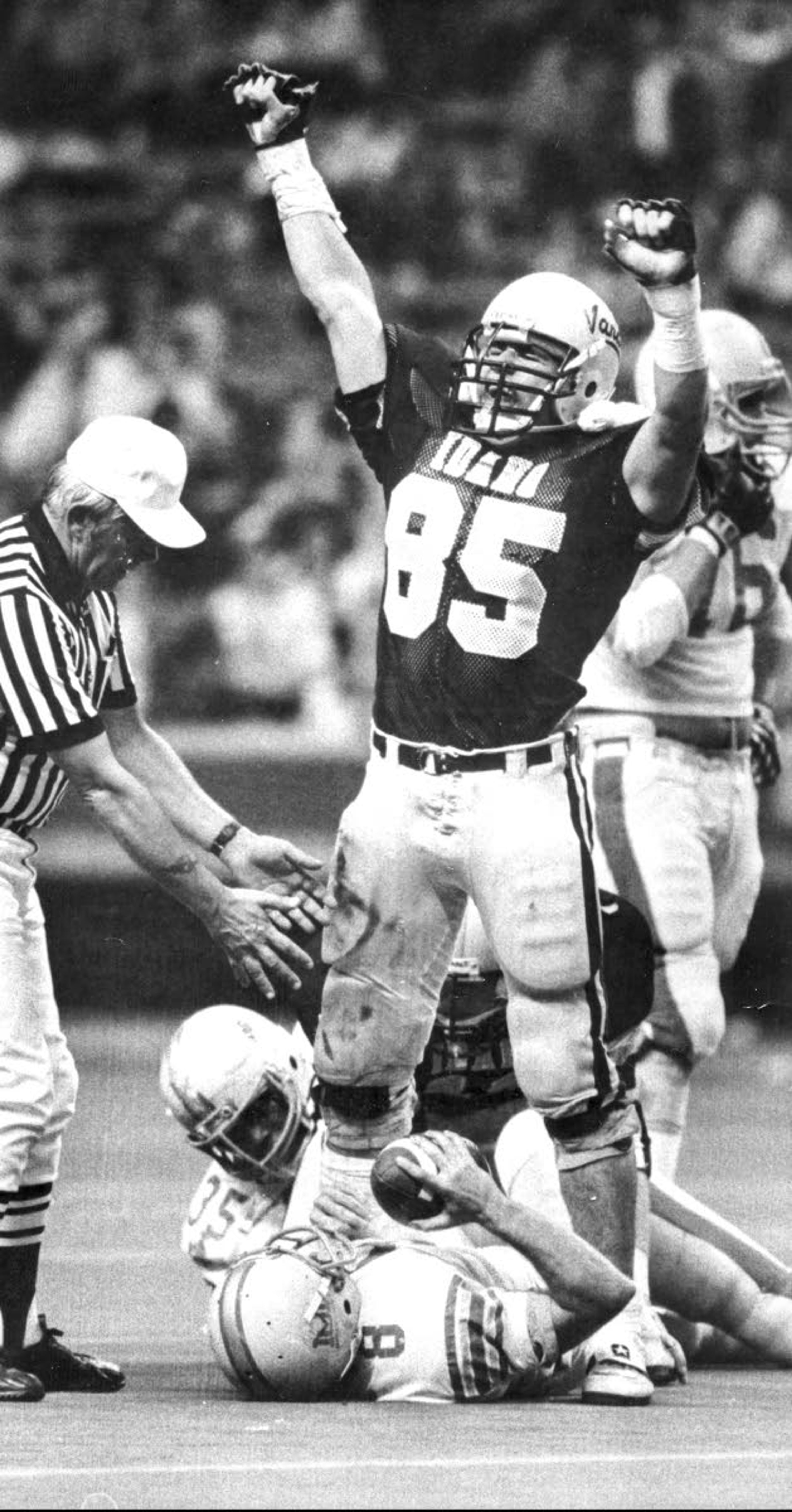 Lewiston Tribune fileIdaho defensive tackle Sam Manoa celebrates his fourth-quarter sack of Montana quarterback Rob Meidinger. The Vandals beat UM 45-24 that day, Oct. 22, 1983, in the Kibbie Dome in Moscow.