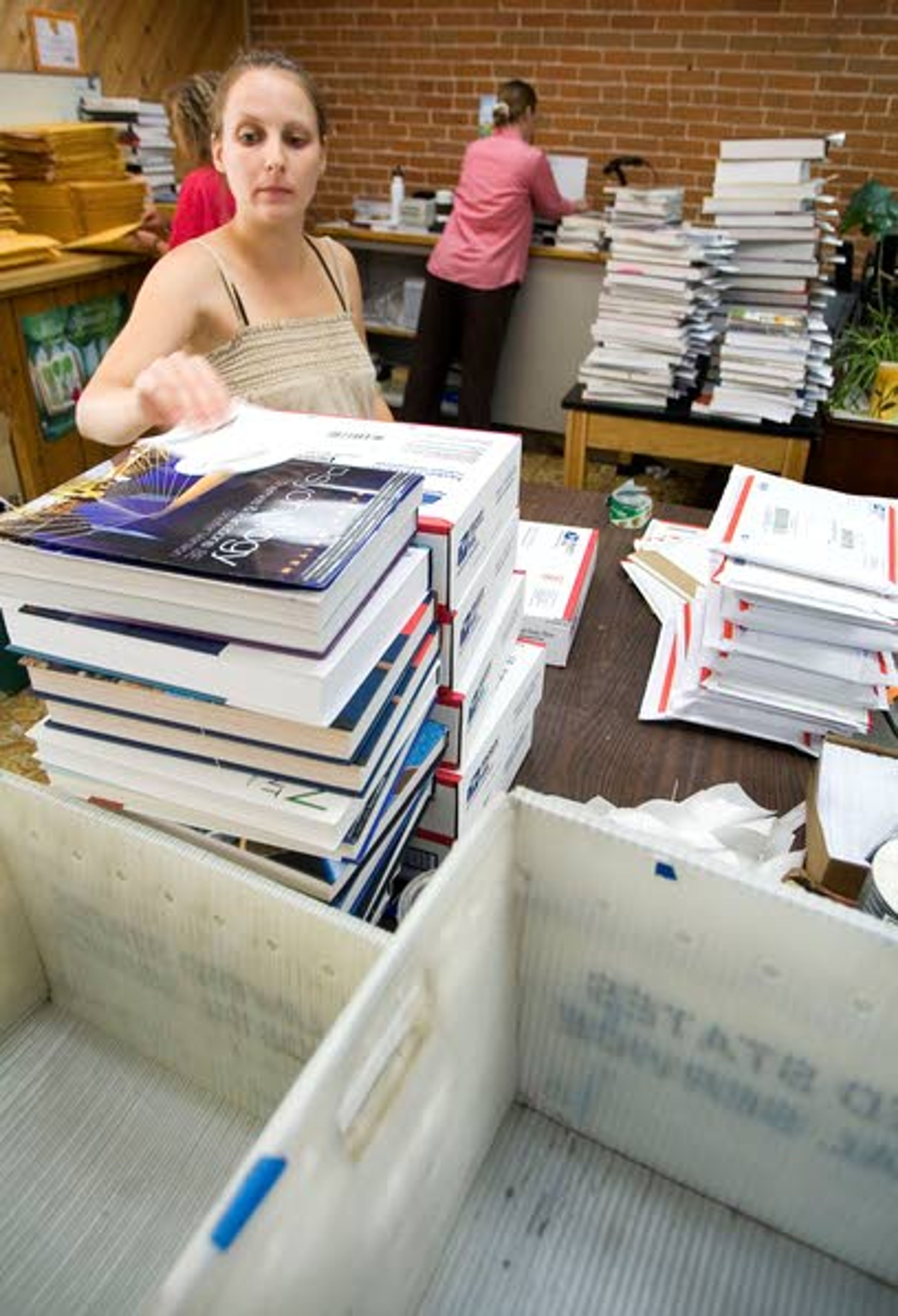 MEET THE NEIGHBORS Troy business helps students find books