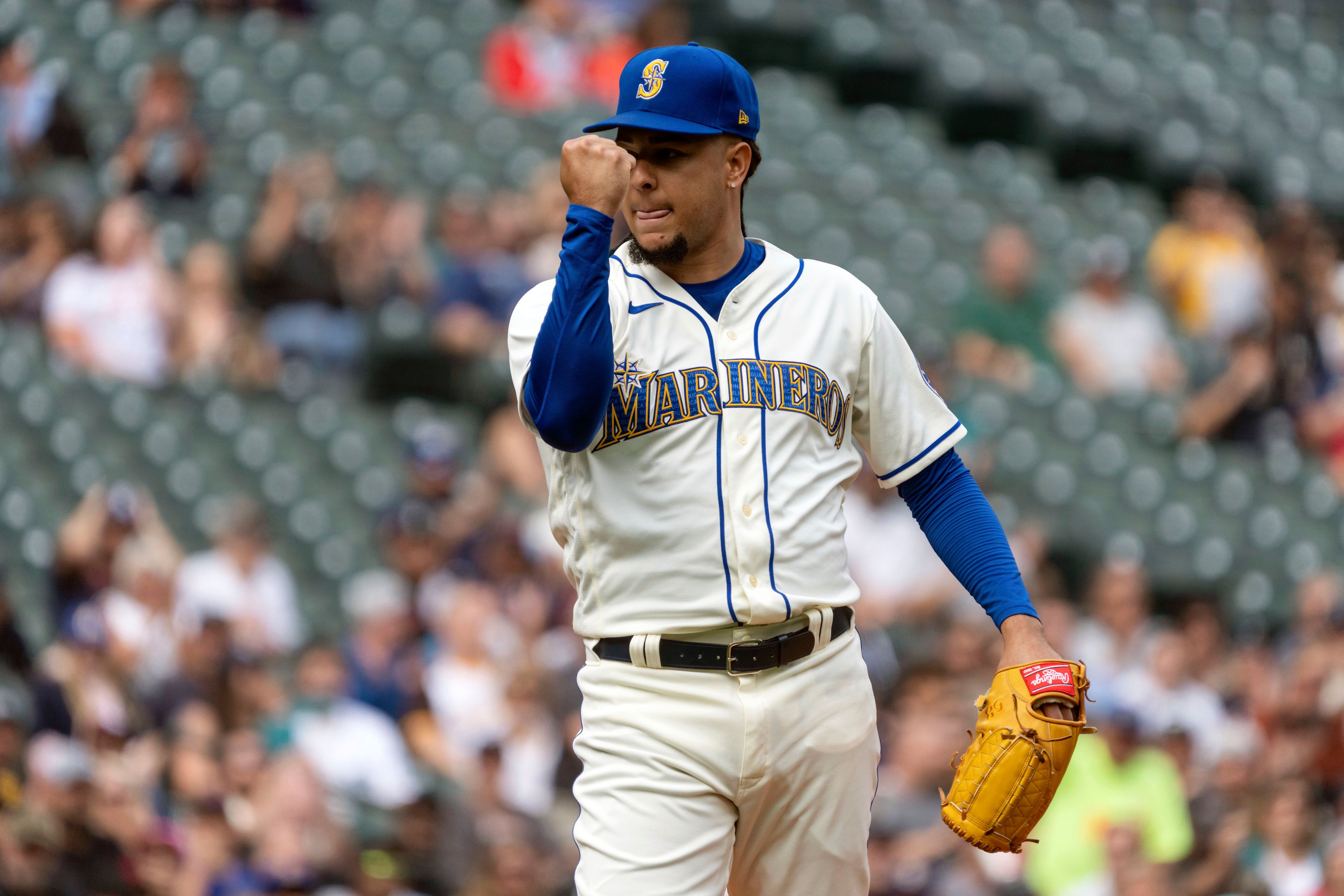 Seattle Mariners starting pitcher Luis Castillo pumps his fist while walking off the field during the second inning of a baseball game against the Seattle Mariners, Wednesday, Sept. 14, 2022, in Seattle. (AP Photo/Stephen Brashear)